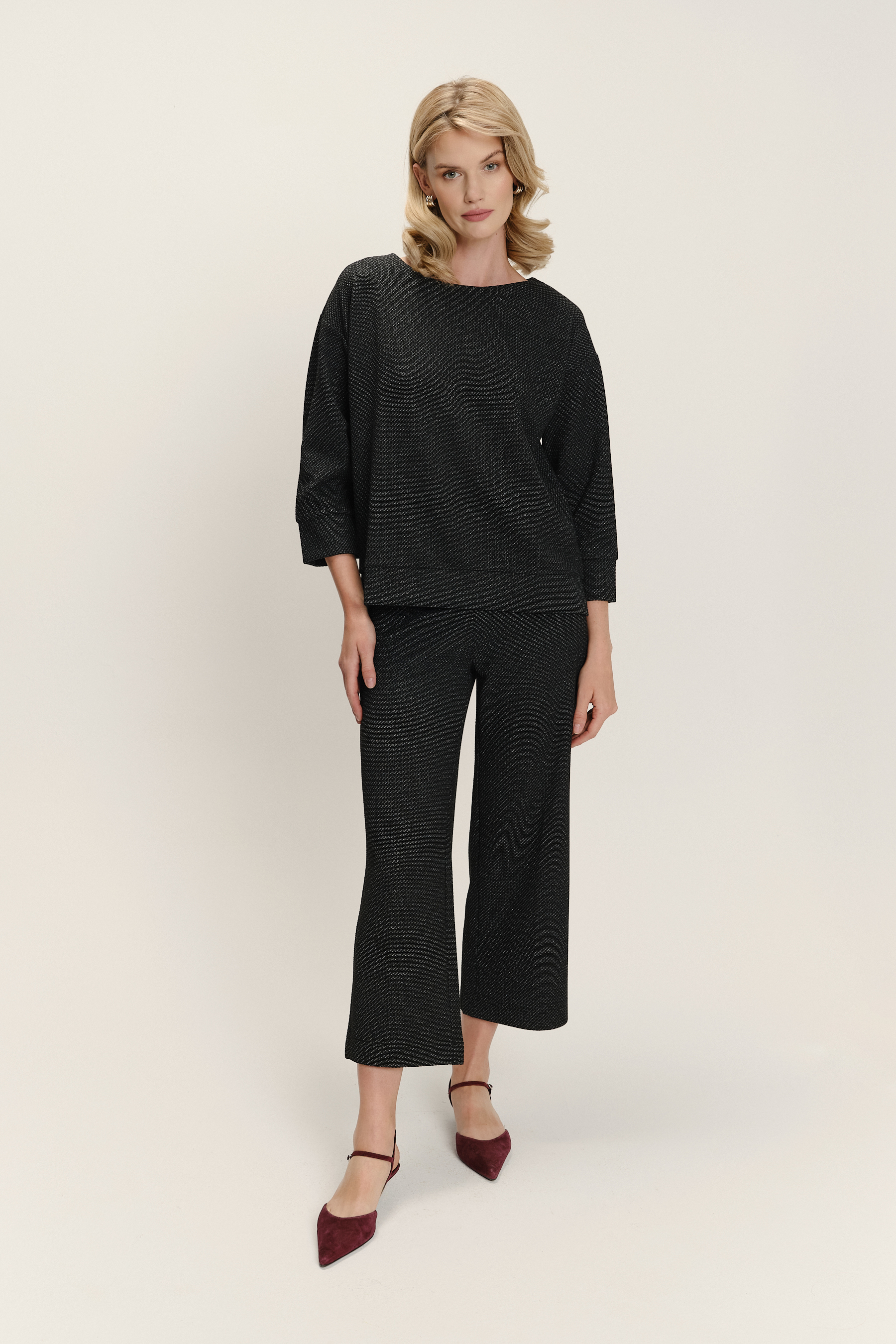 Czarne lekko połyskujące spodnie 7/8