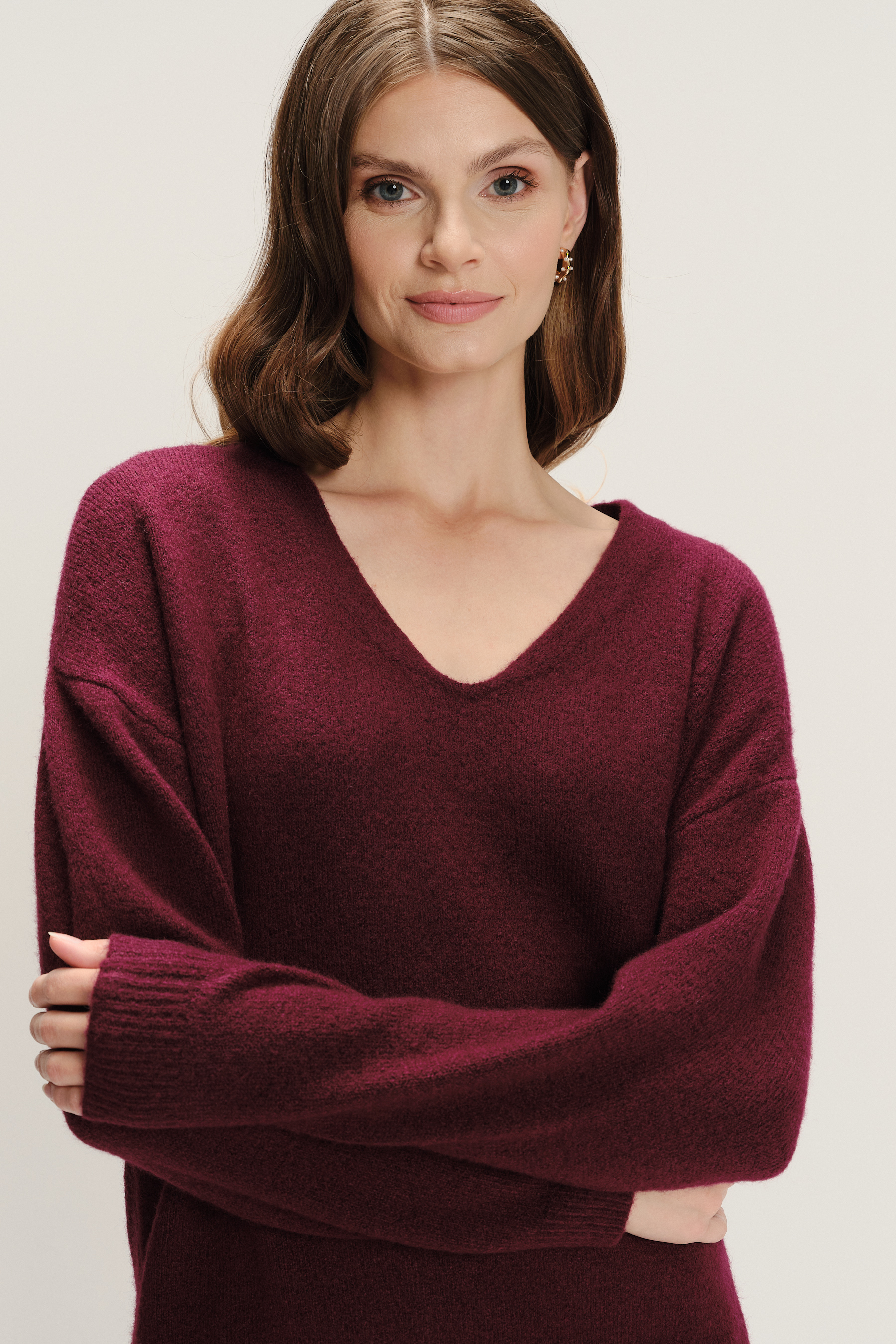 Burgundowy sweter o luźnym fasonie