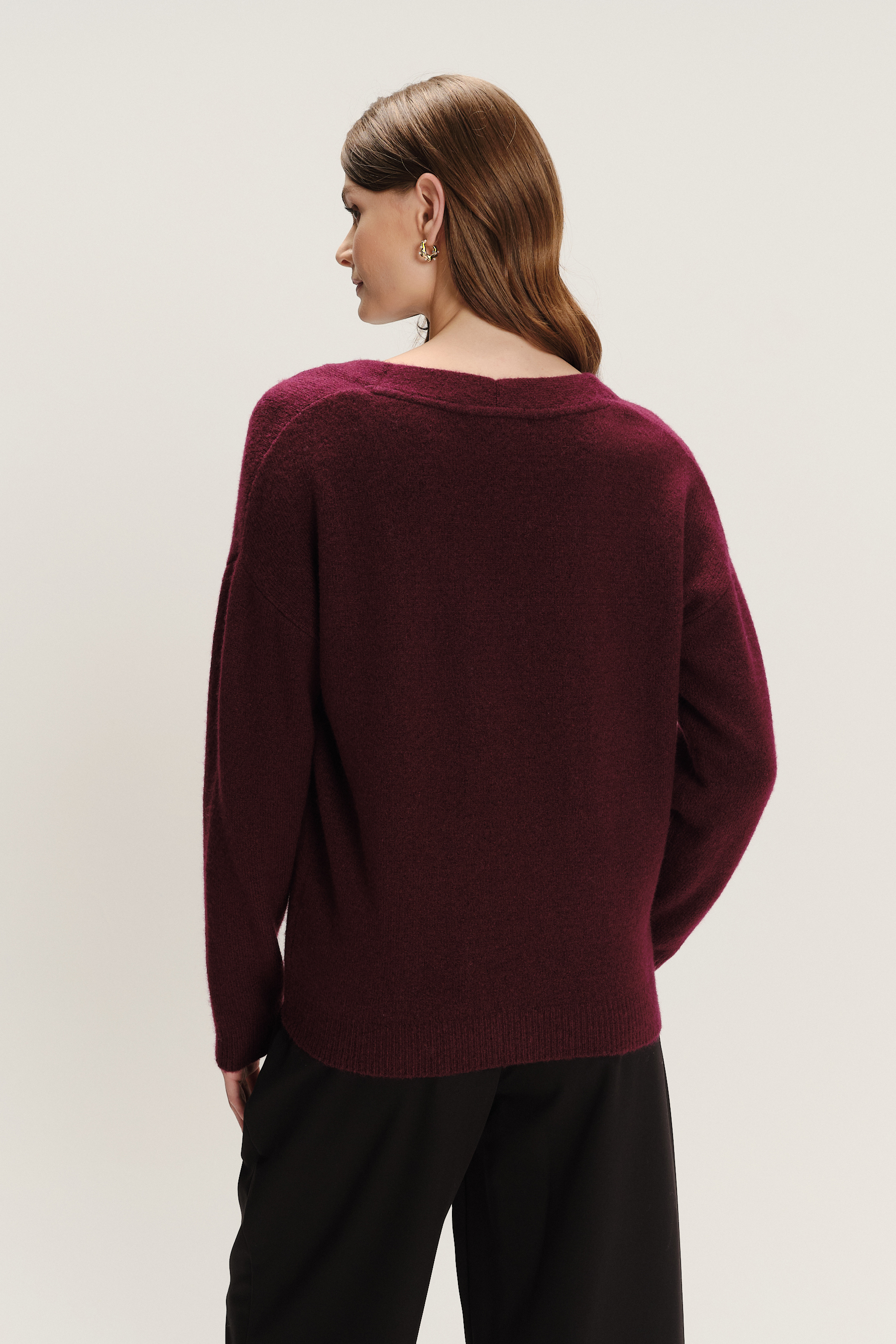 Burgundowy sweter o luźnym fasonie