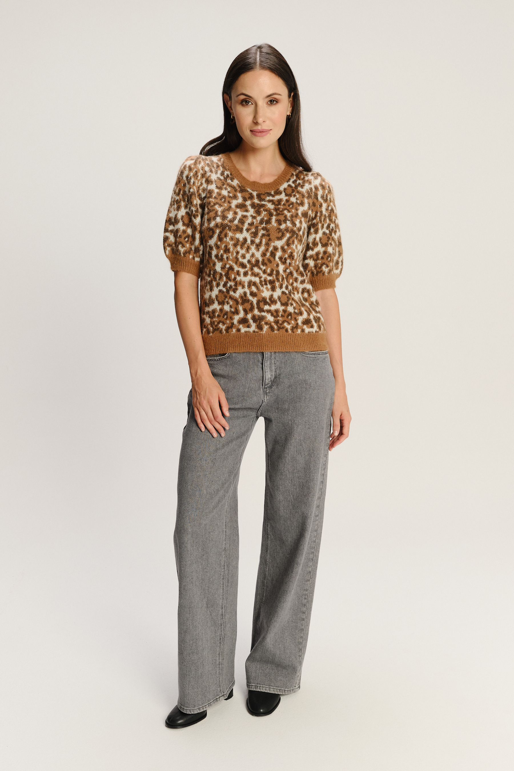 Sweter z krótkim rękawem w zwierzęcy print 