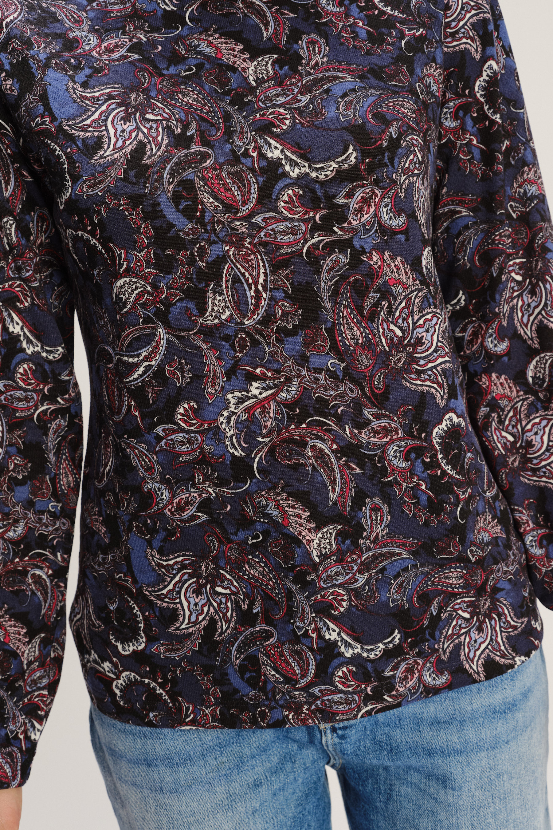 Uniwersalny sweter z kolorowym nadrukiem paisley