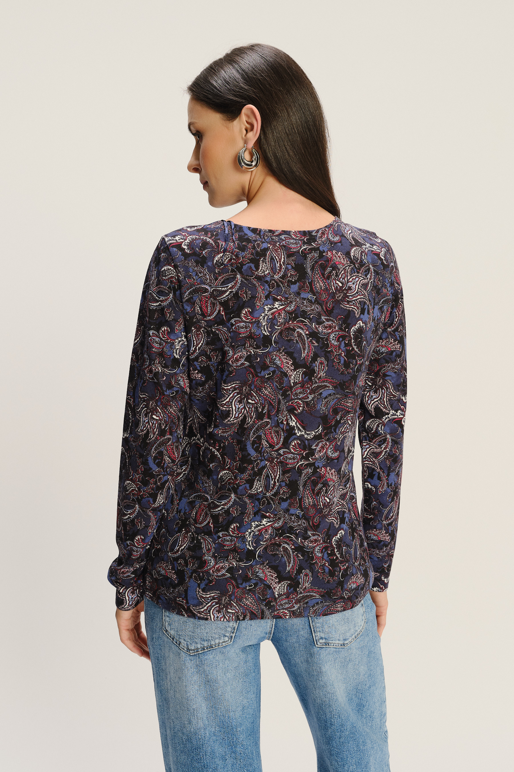 Uniwersalny sweter z kolorowym nadrukiem paisley