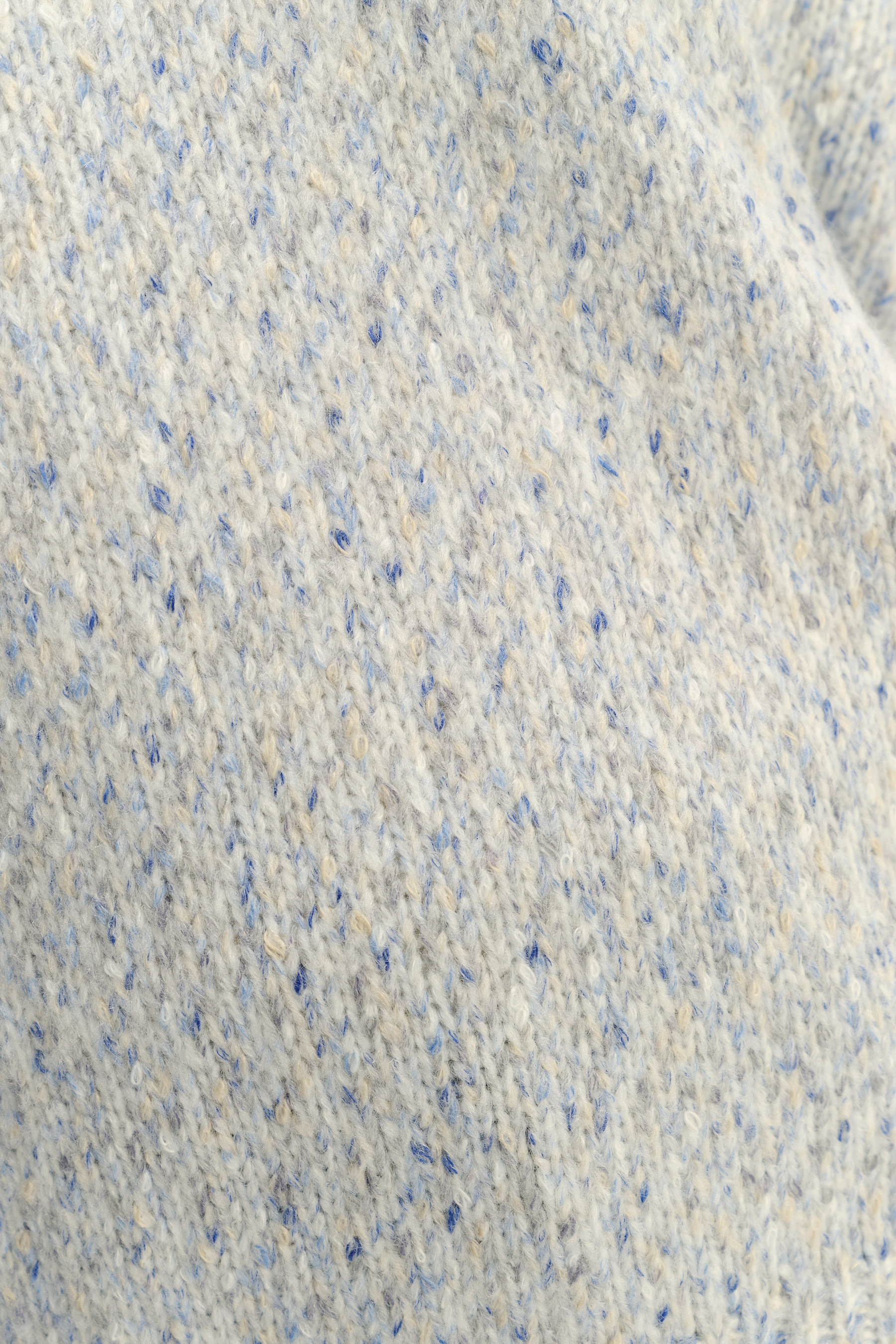 Klasyczny sweter z dekoltem V baby blue