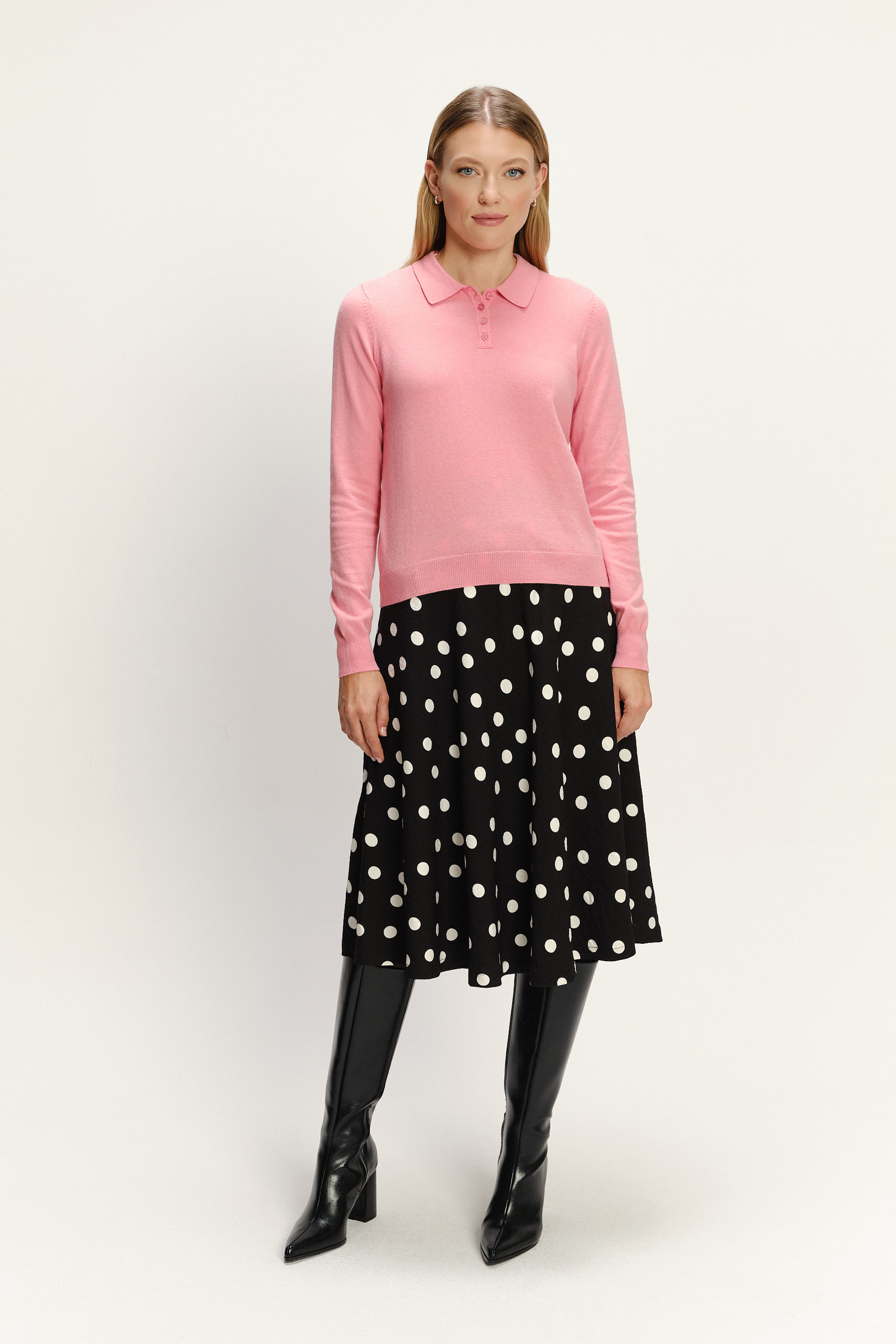 Efektowny sweter z kołnierzykiem jasny róż