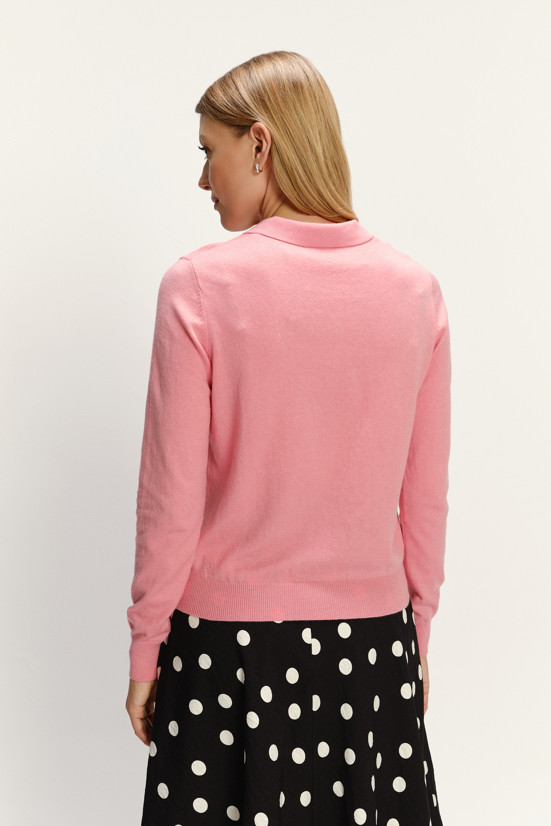 Efektowny sweter z kołnierzykiem jasny róż