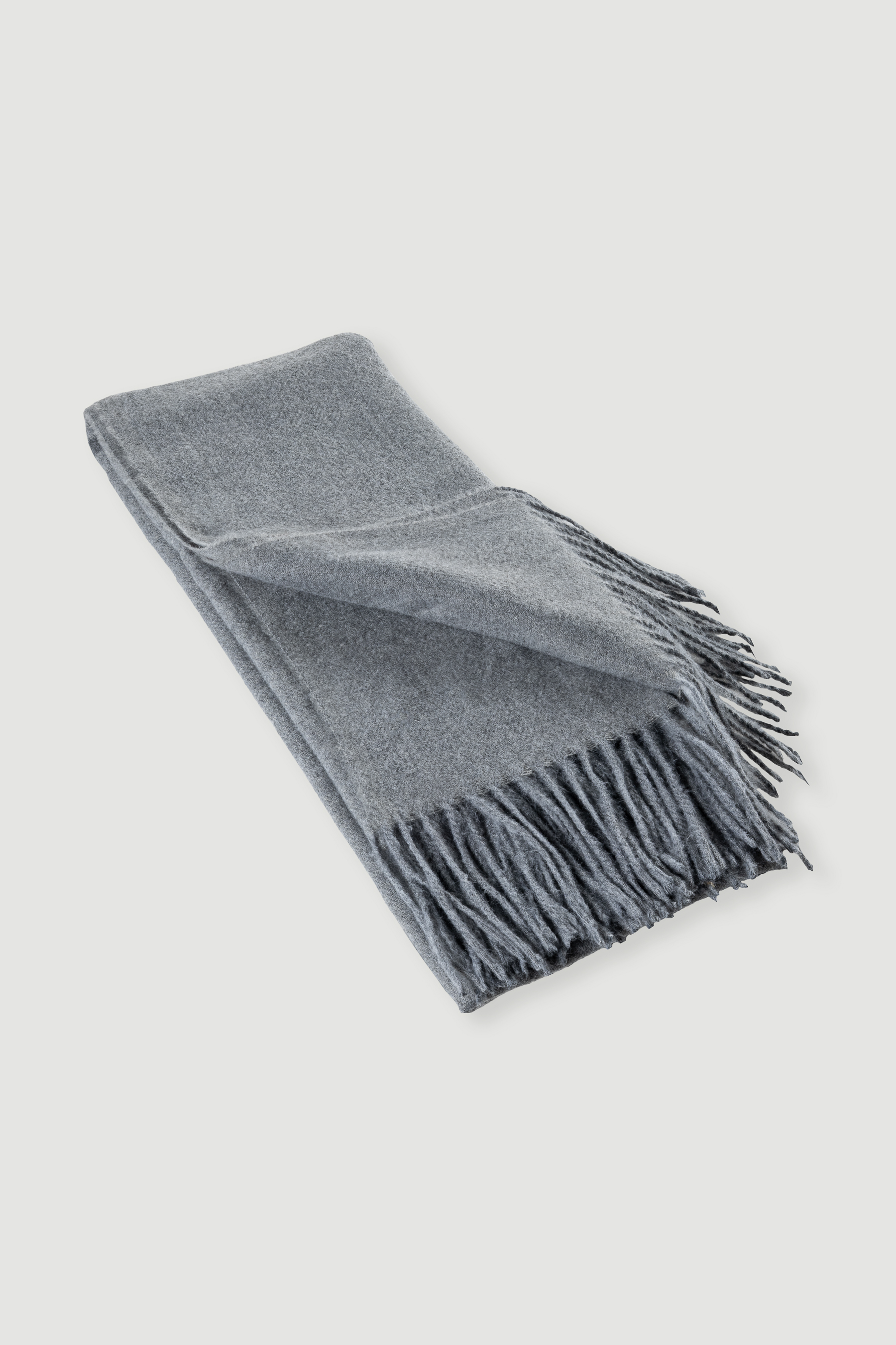 Klasyczny, ciemnoszary szalik z frędzlami