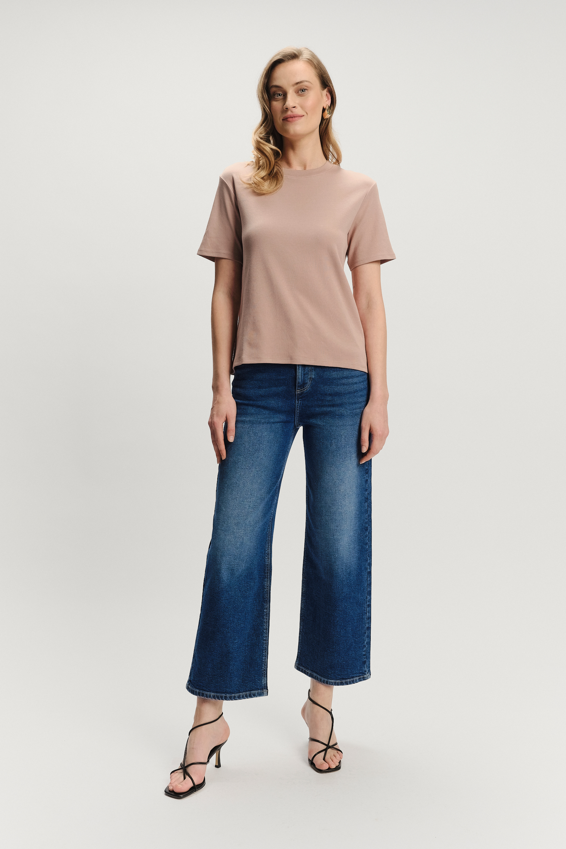 Beżowy t-shirt basic