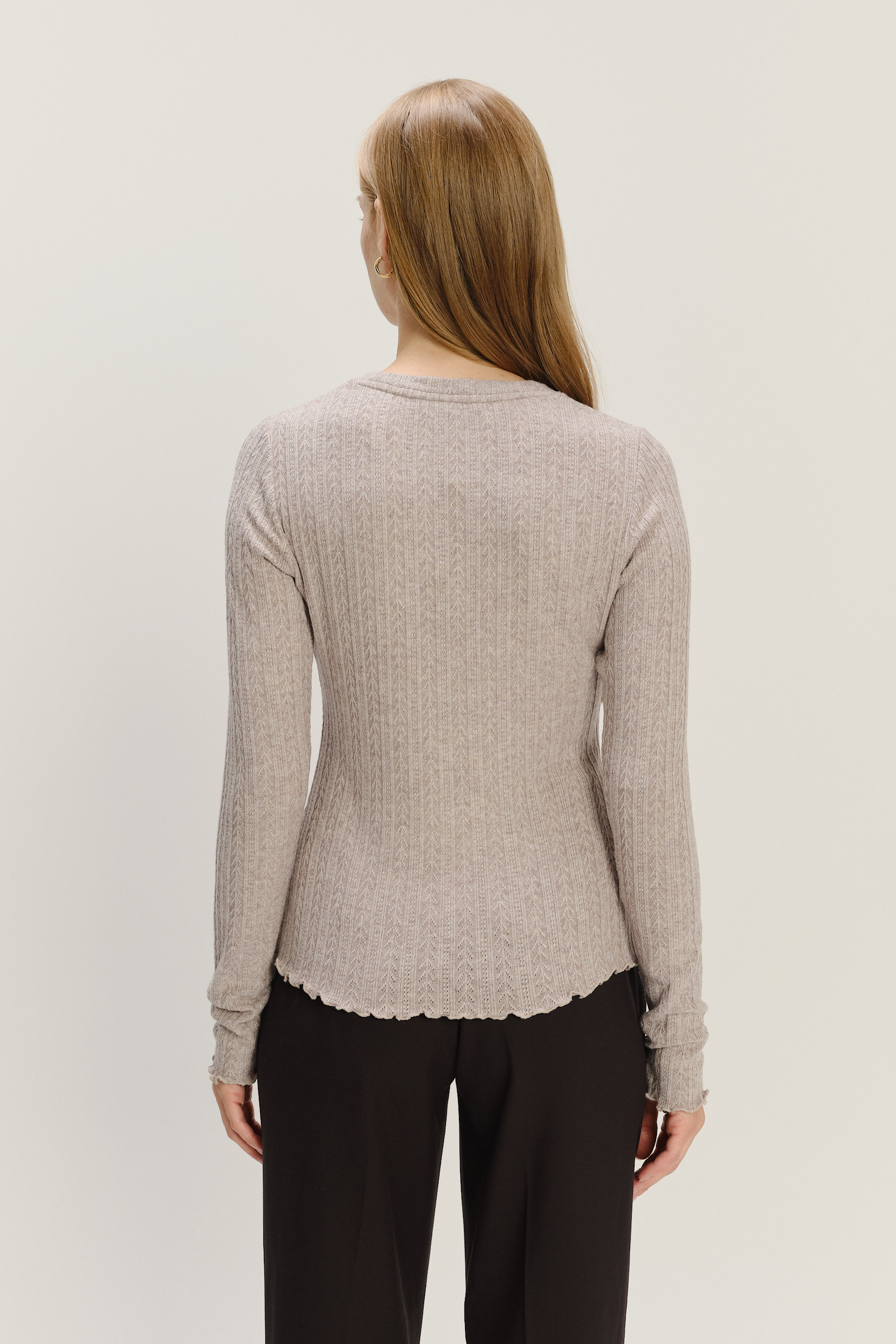 Efektowny, jasnobeżowy longsleeve 