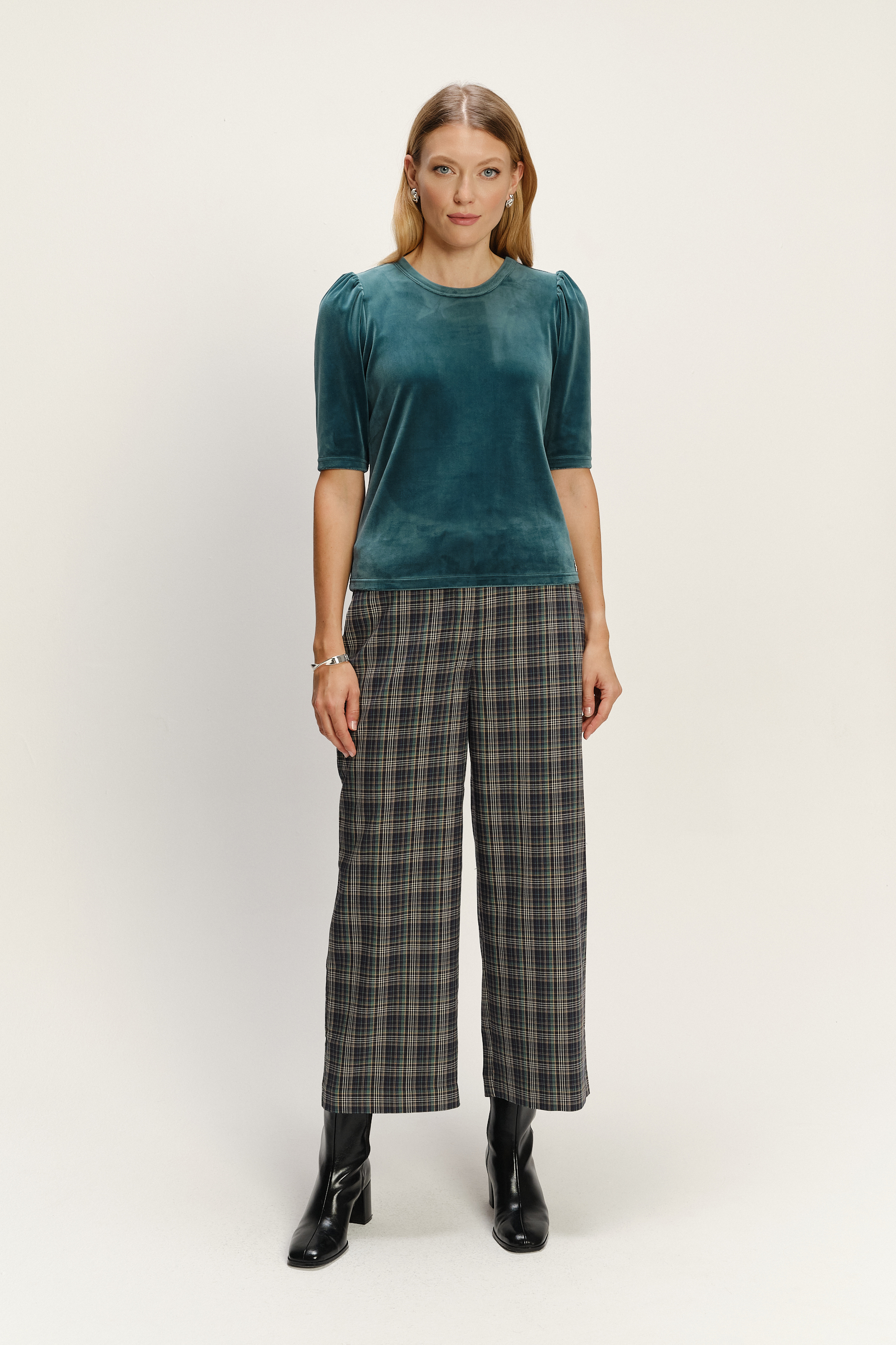 Turkusowy top z bufiastymi rękawami