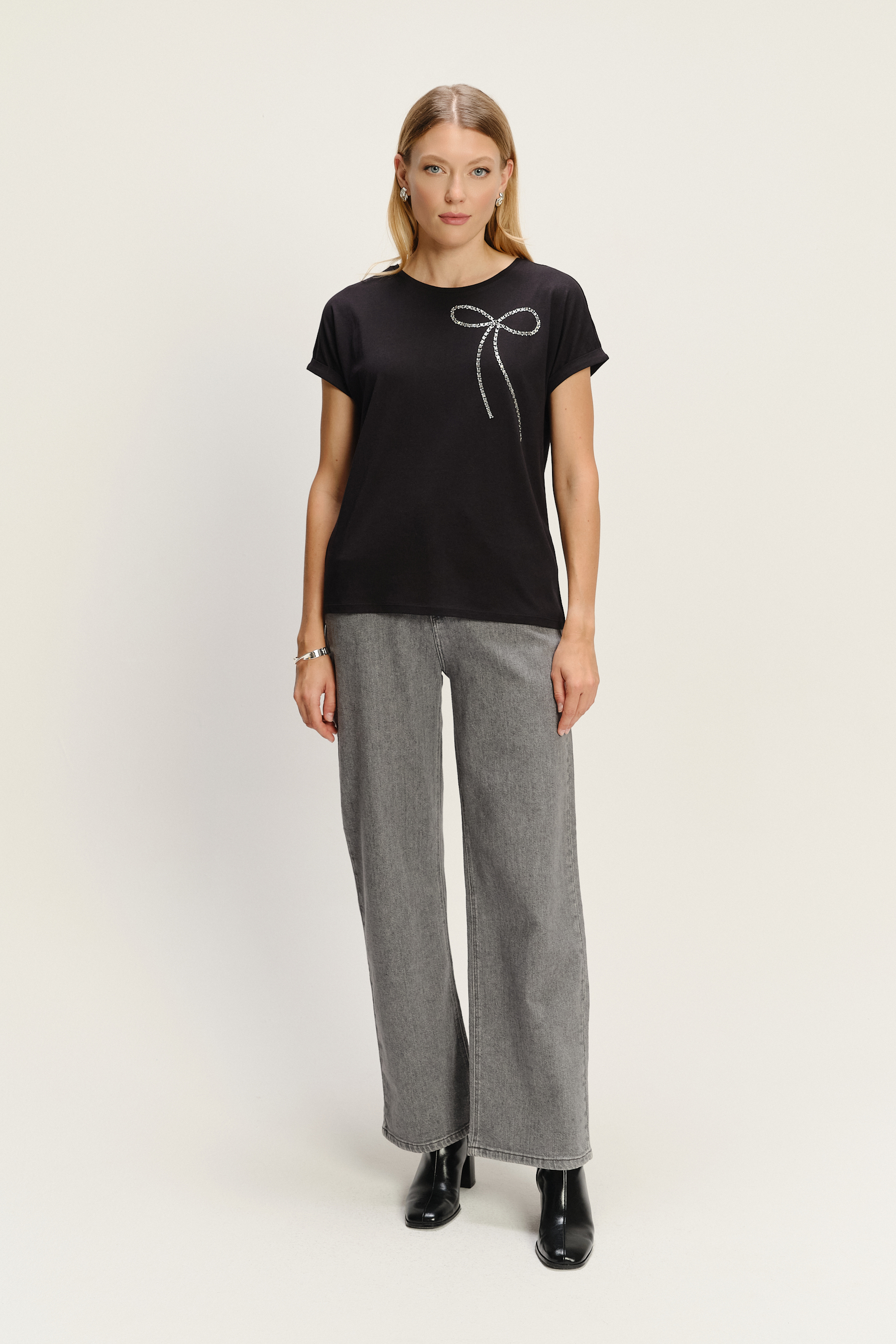 Bawełniano-wiskozowy czarny top z uroczym nadrukiem