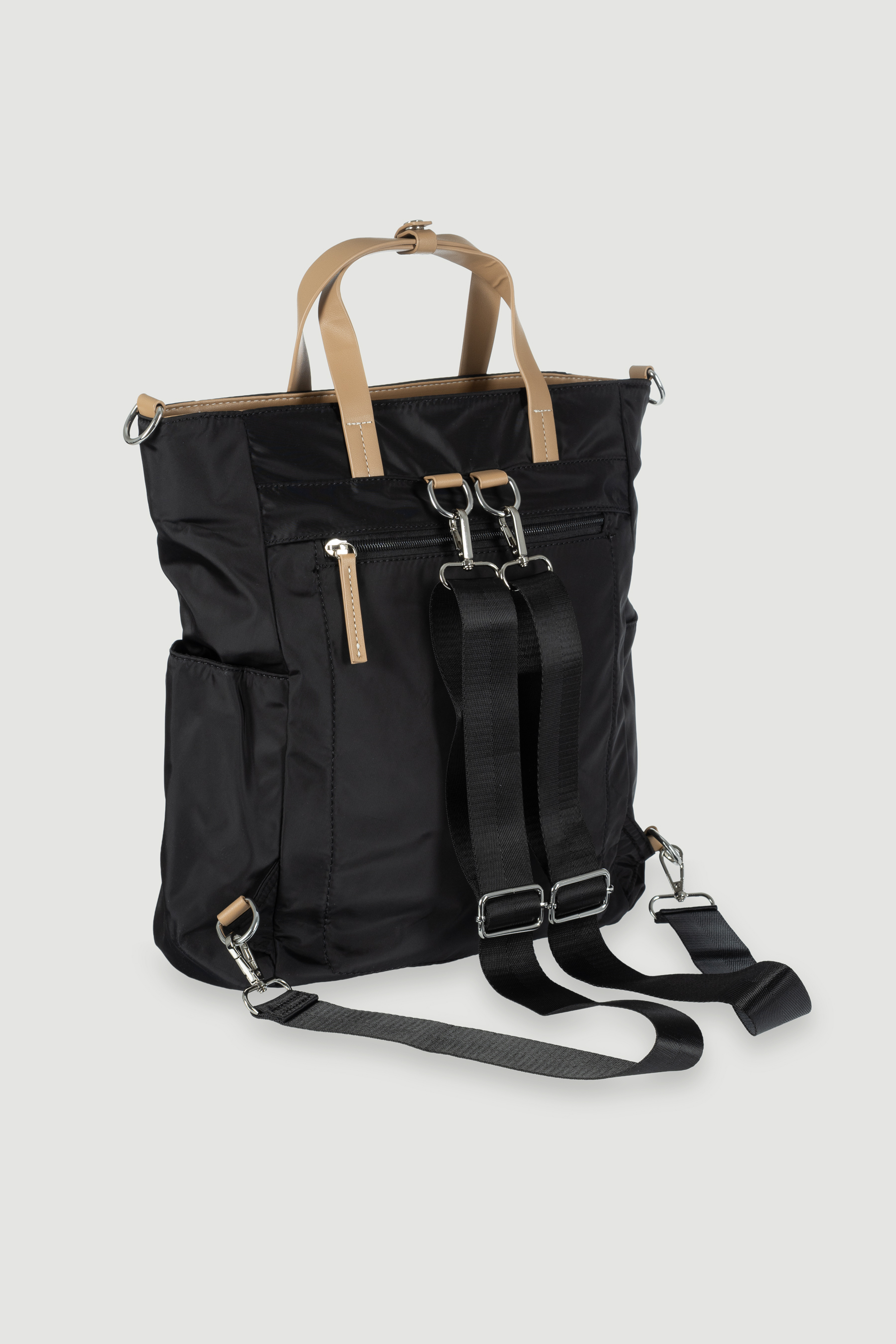 Czarny uniwersalny plecak z beżowymi dodatkami