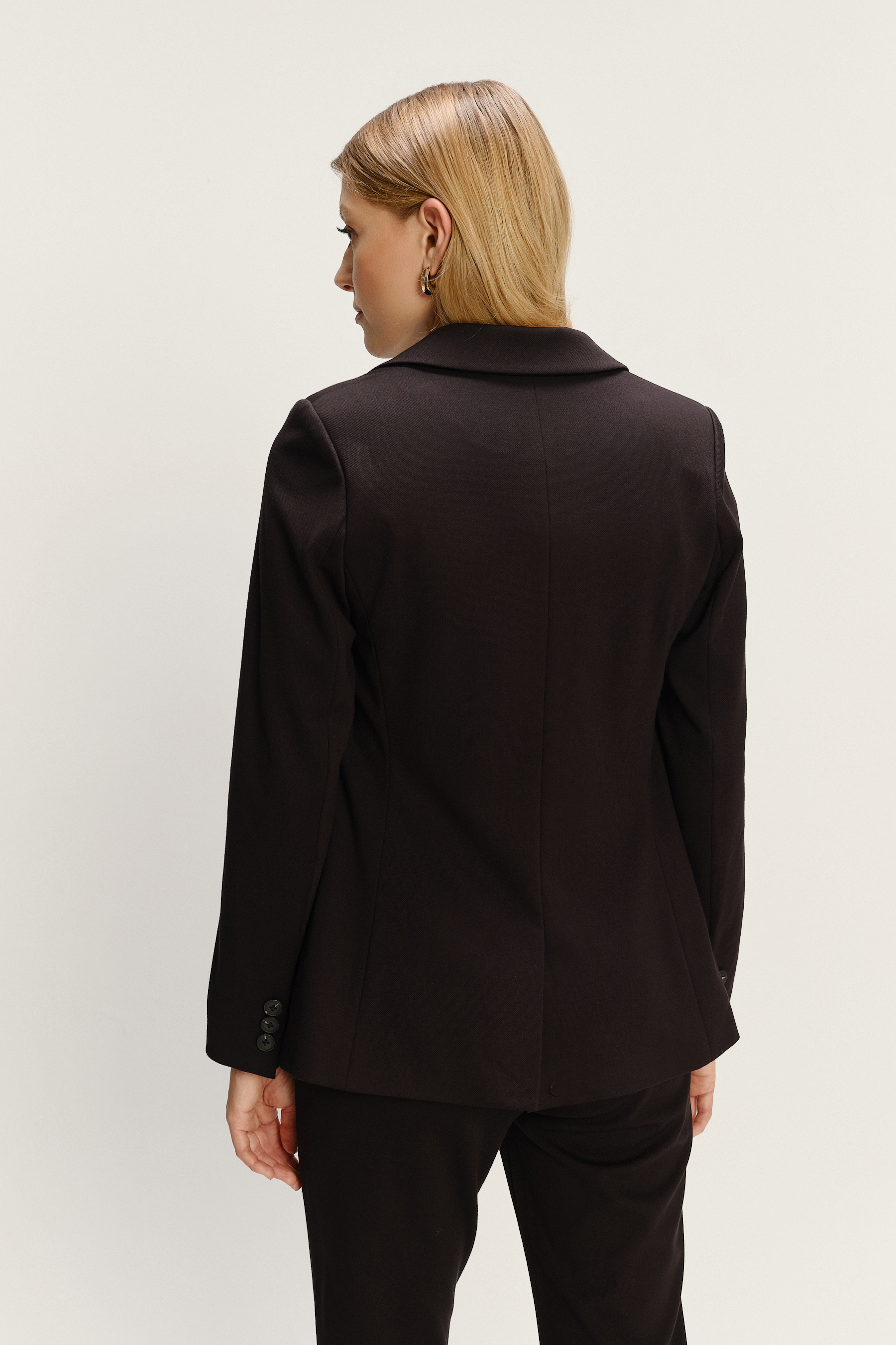 Klasyczny czarny żakiet