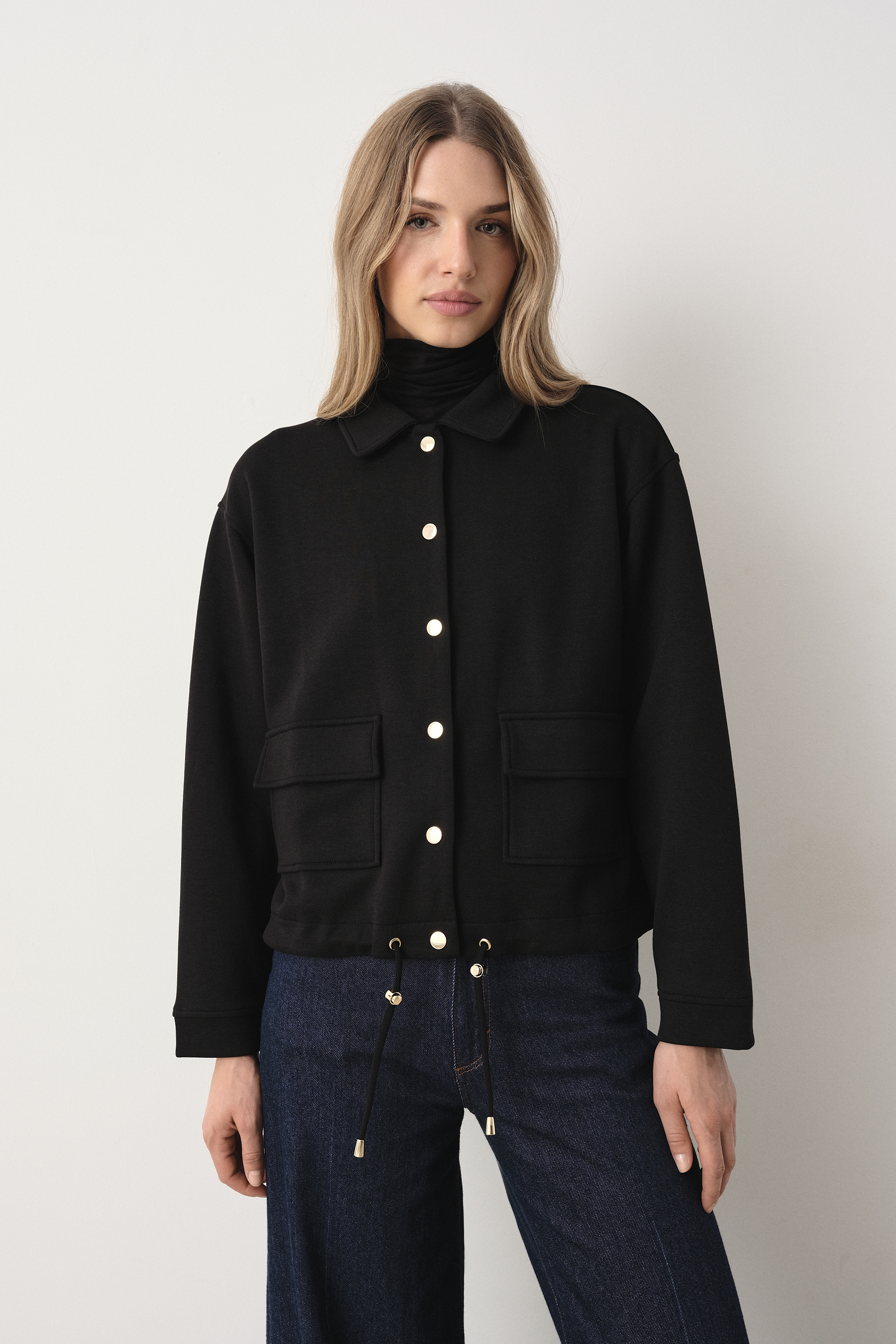 Rozpinana czarna bluza