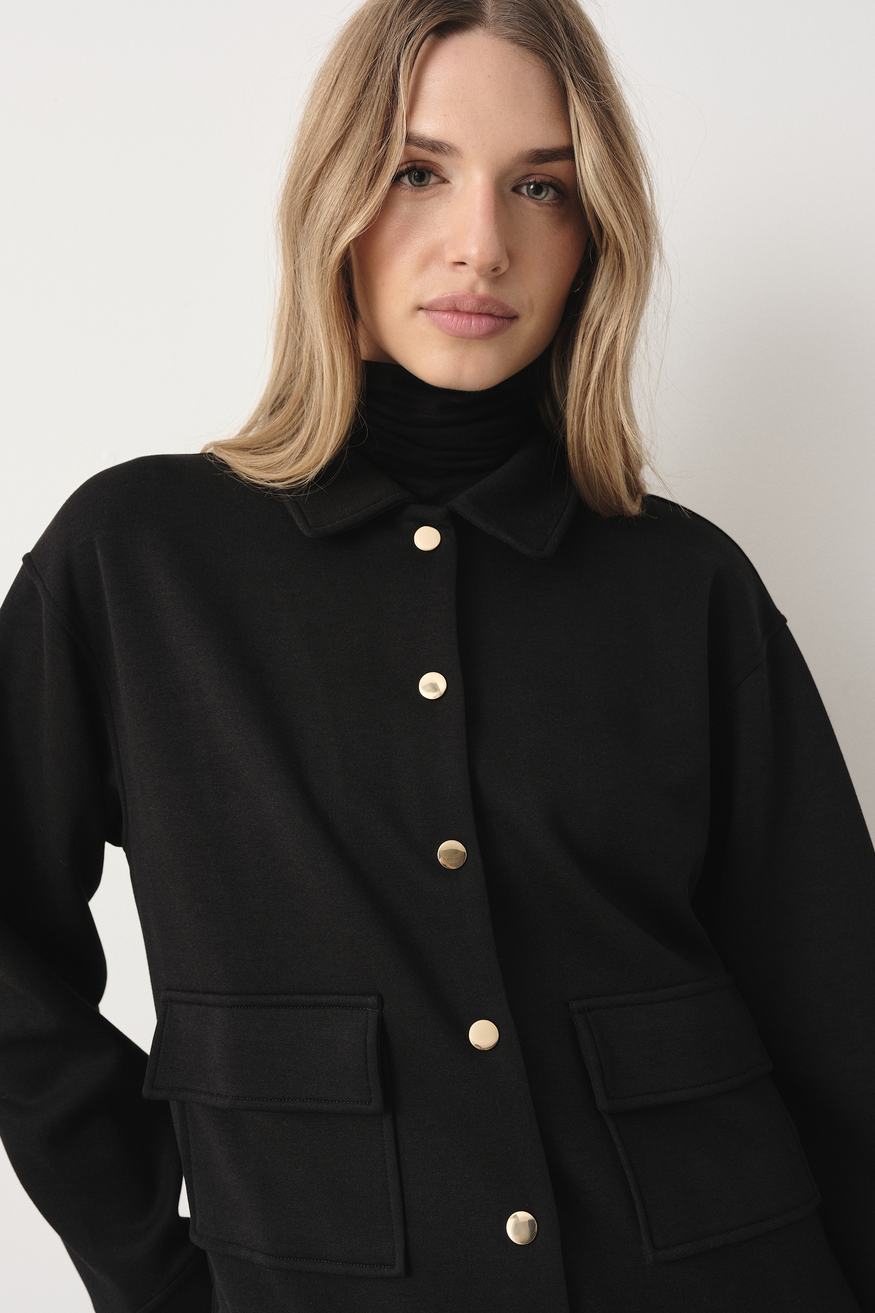 Rozpinana czarna bluza