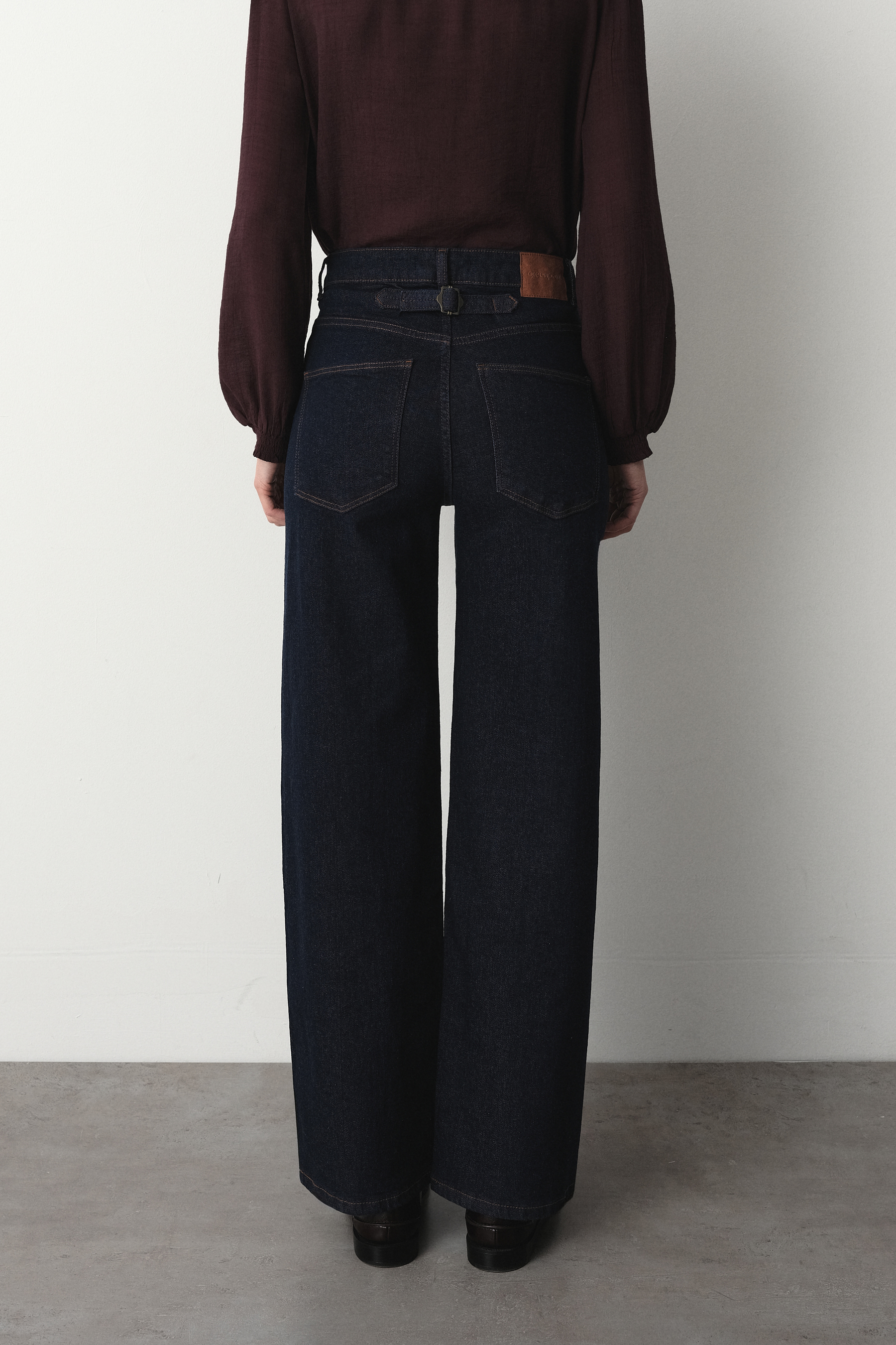 Ciemnogranatowe jeansy wide leg