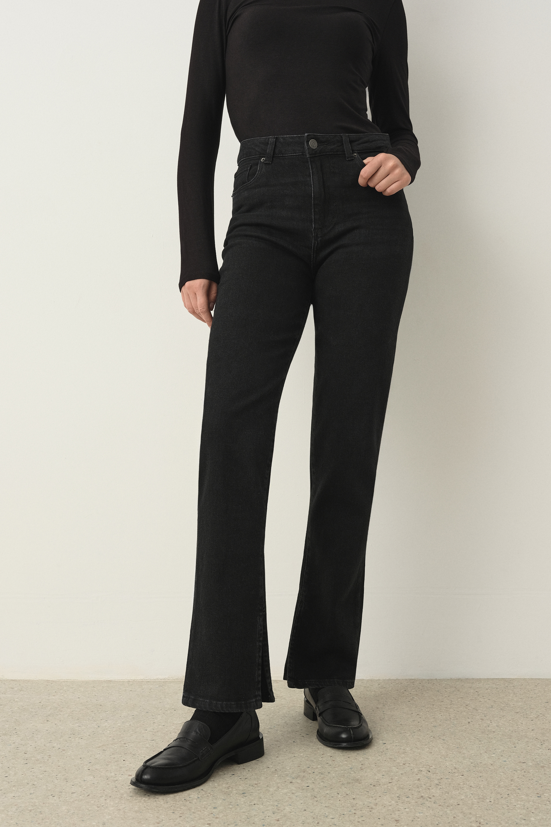 Uniwersalne czarne jeansy