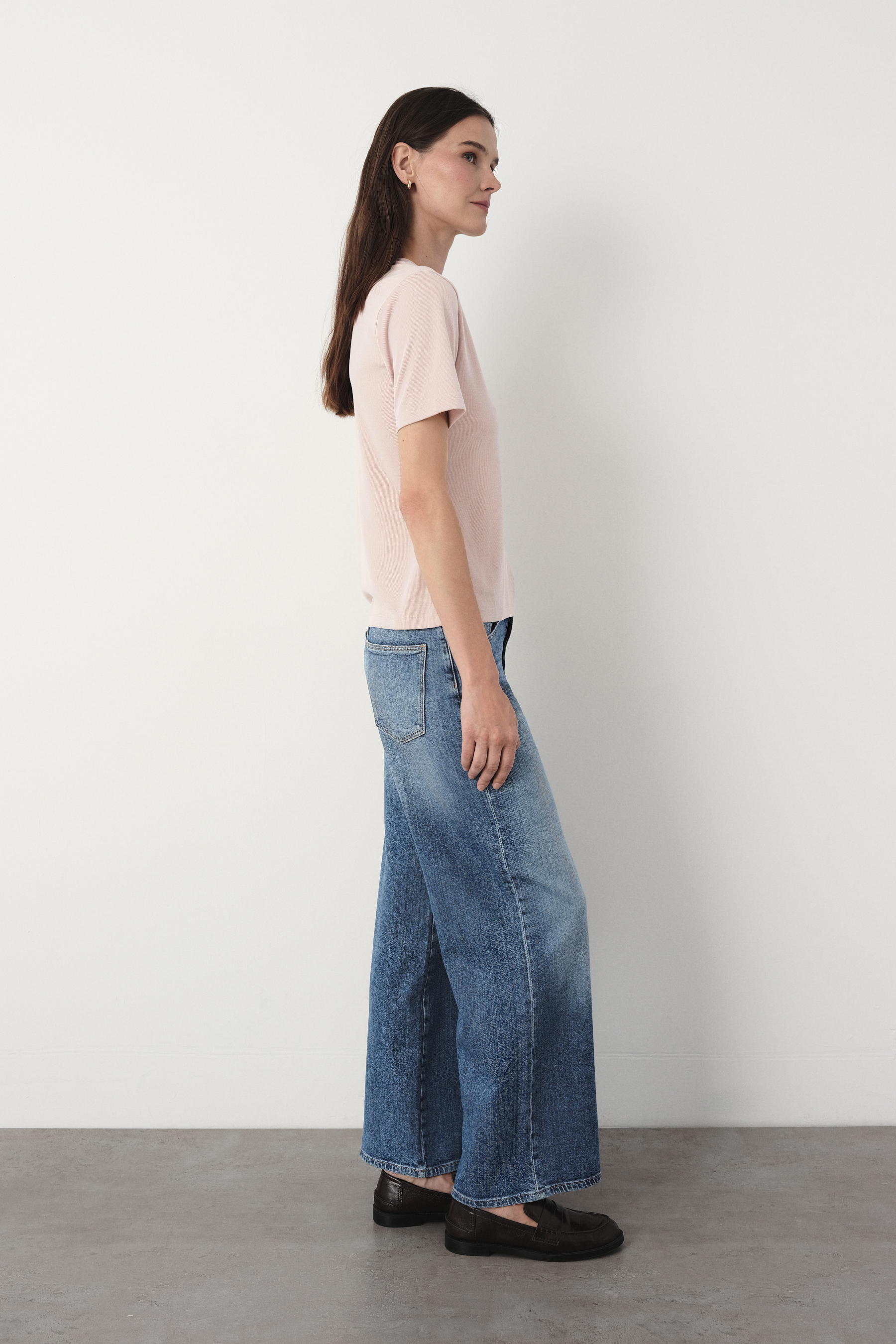 Niebieskie jeansy wide leg 