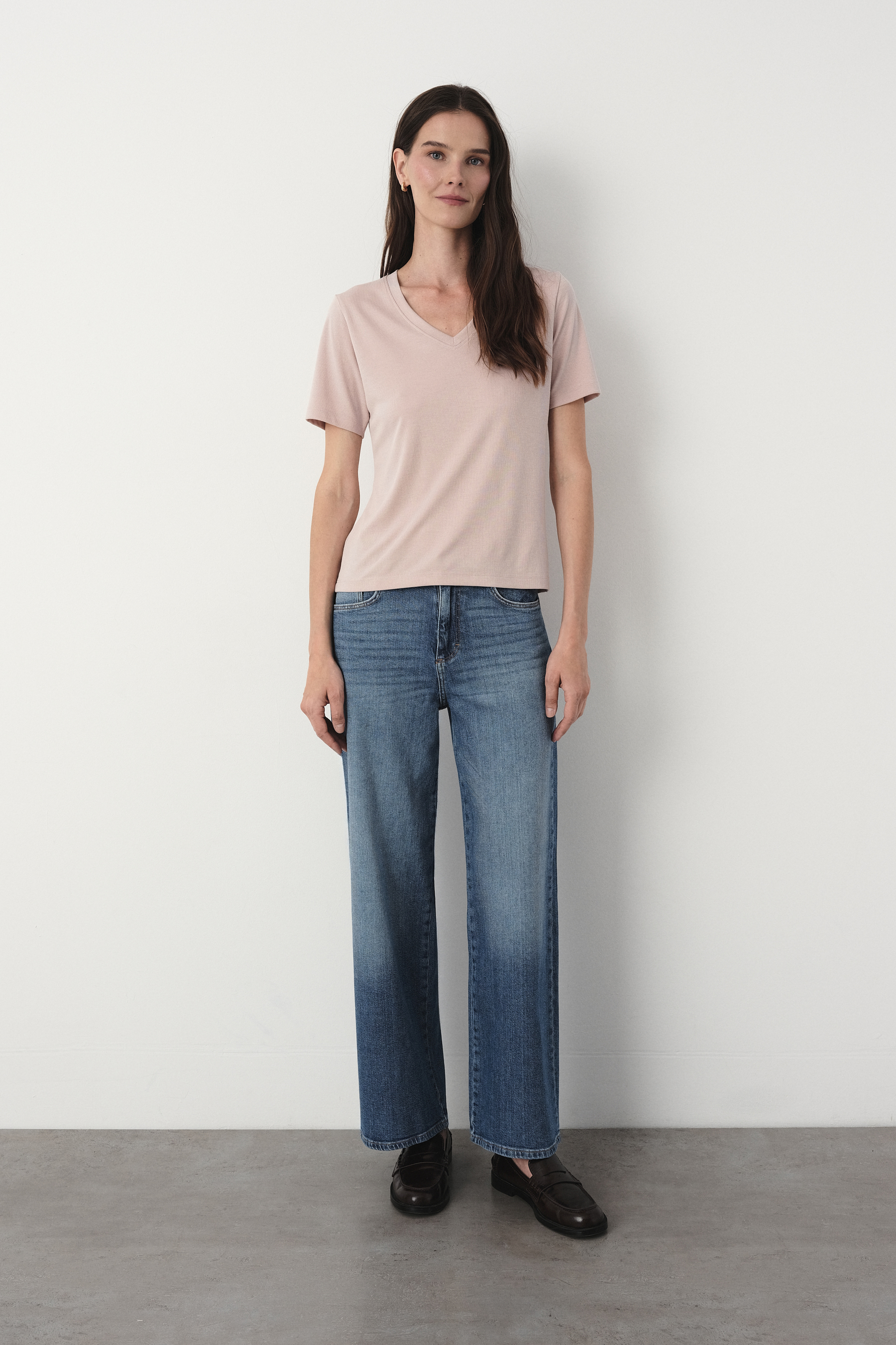 Niebieskie jeansy wide leg 