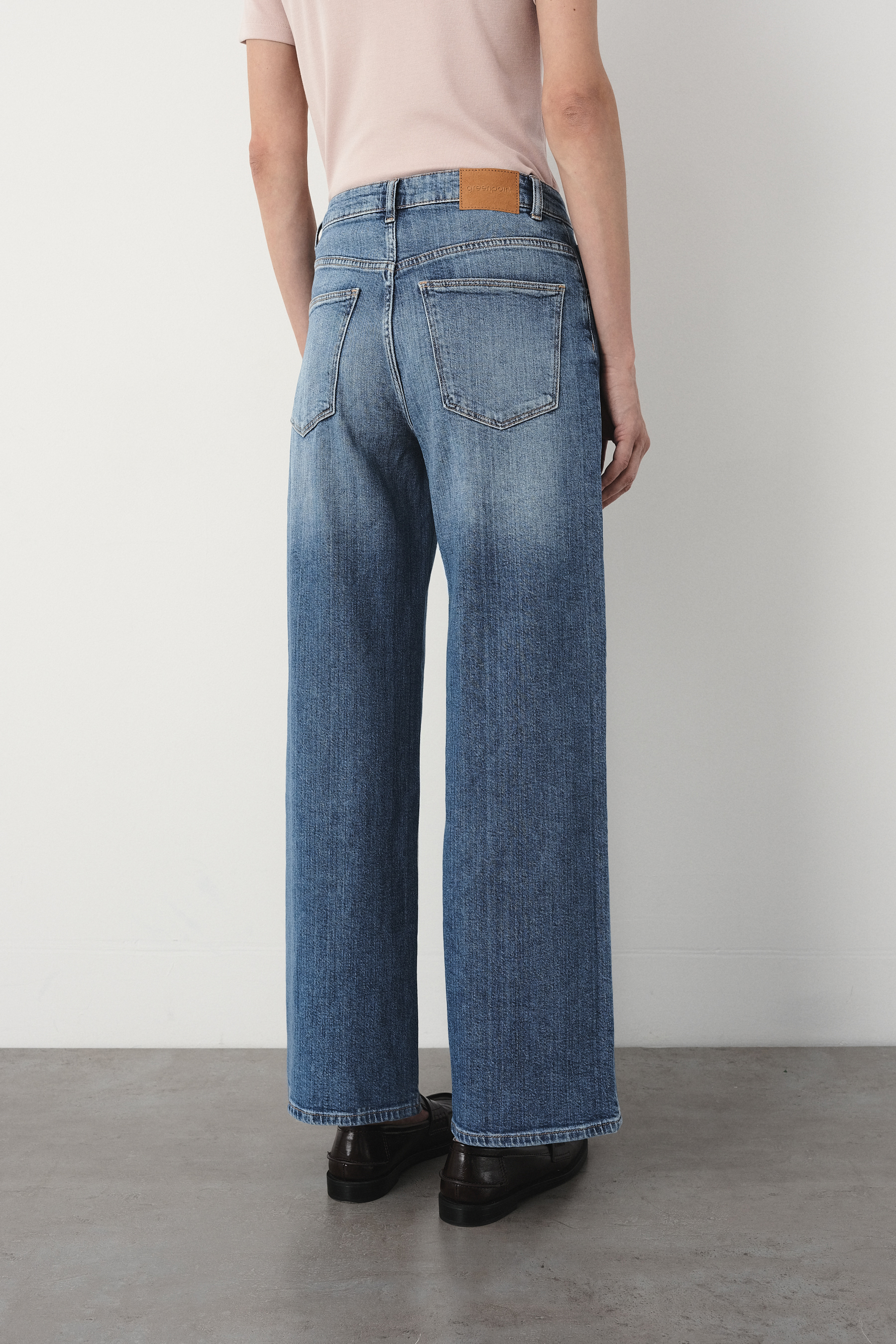 Niebieskie jeansy wide leg 