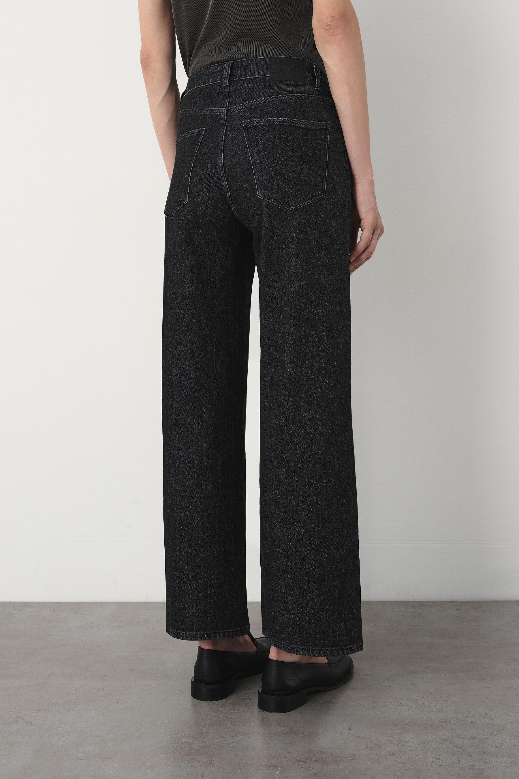 Grafitowe jeansy wide leg 