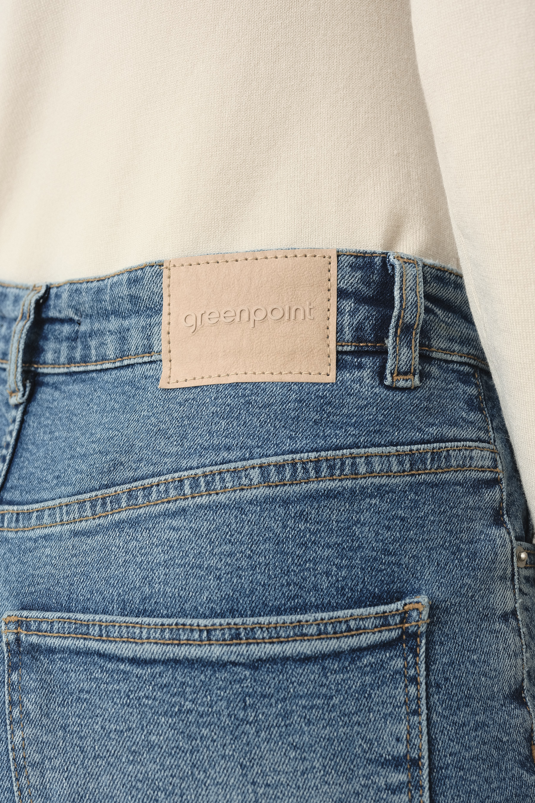 Błękitne jeansy mom fit