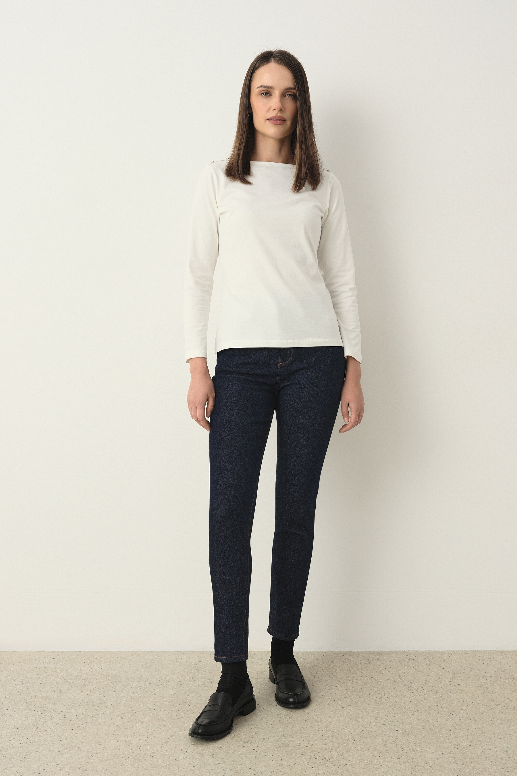 Granatowe jeansy typu skinny