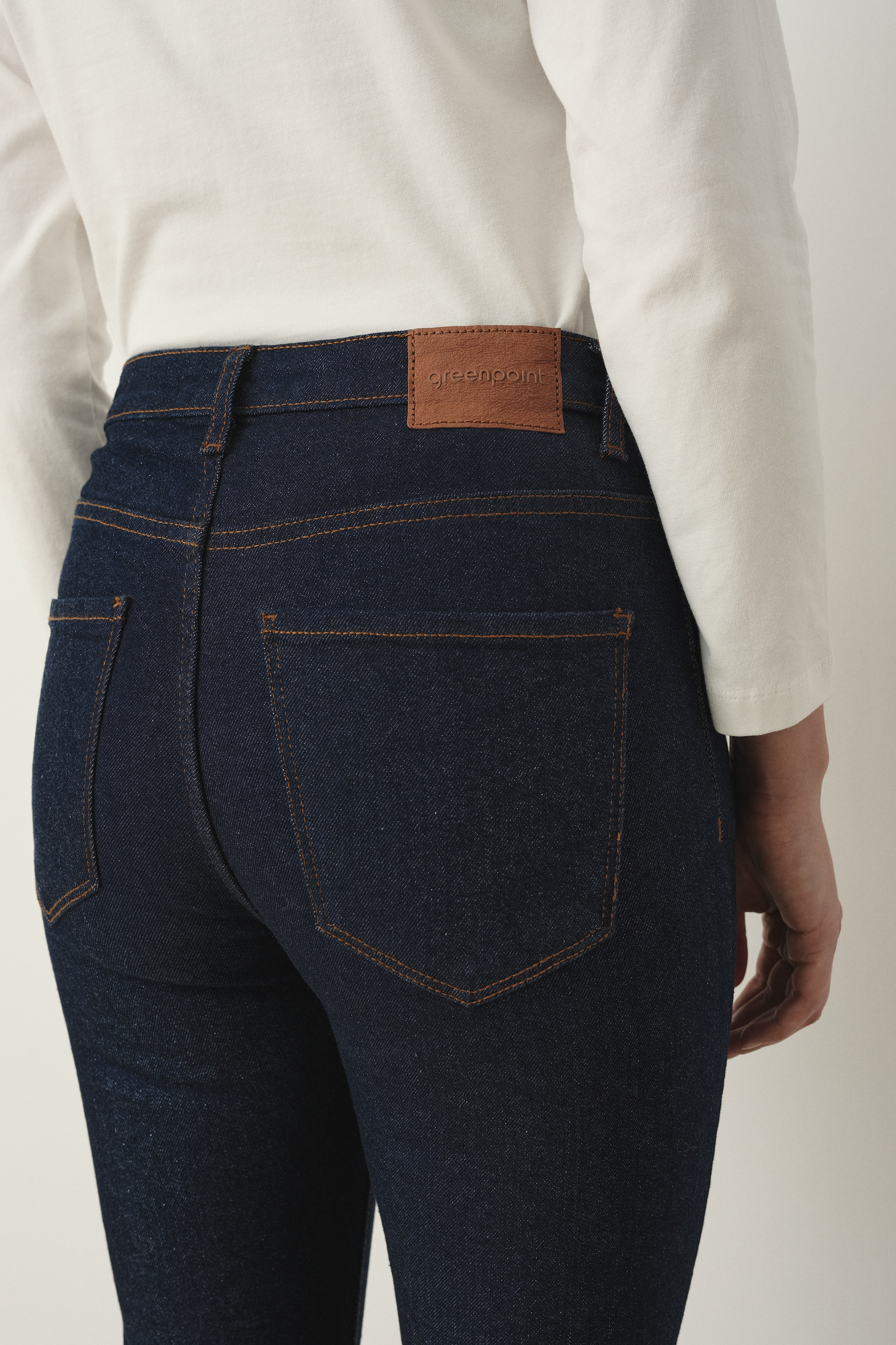 Granatowe jeansy typu skinny