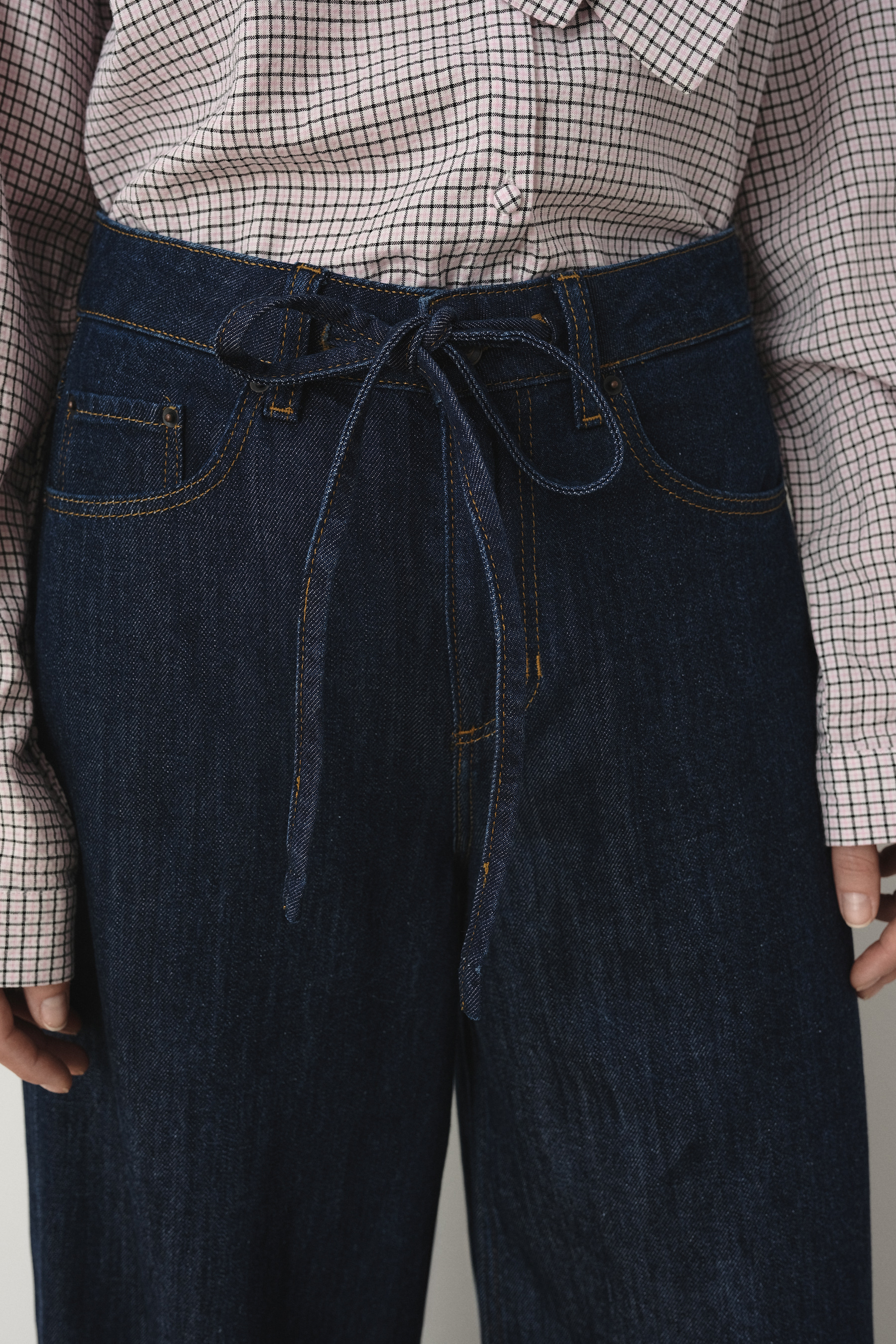 Ciemnogranatowe jeansy wide leg