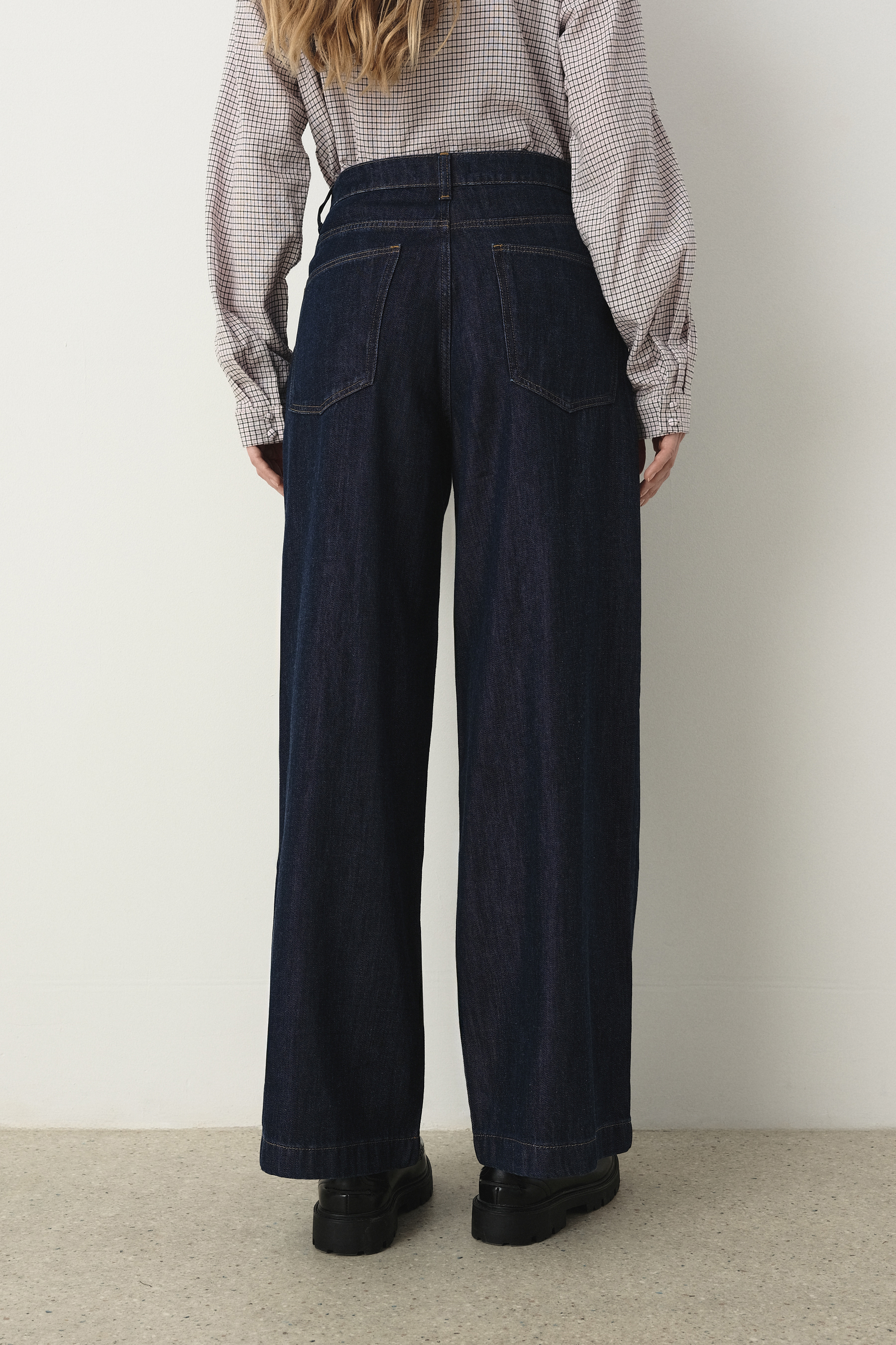 Ciemnogranatowe jeansy wide leg