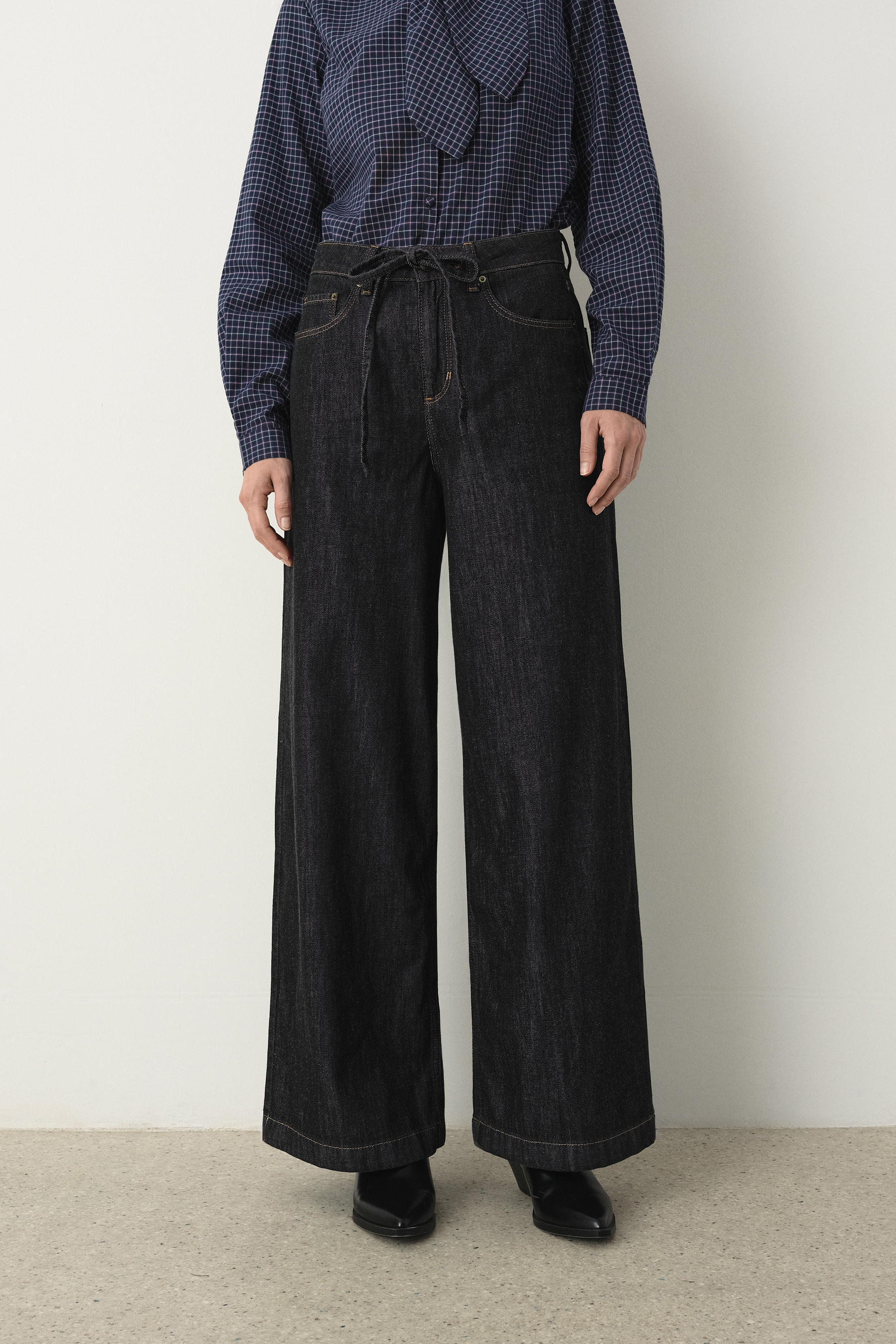 Czarne jeansowe spodnie wide leg