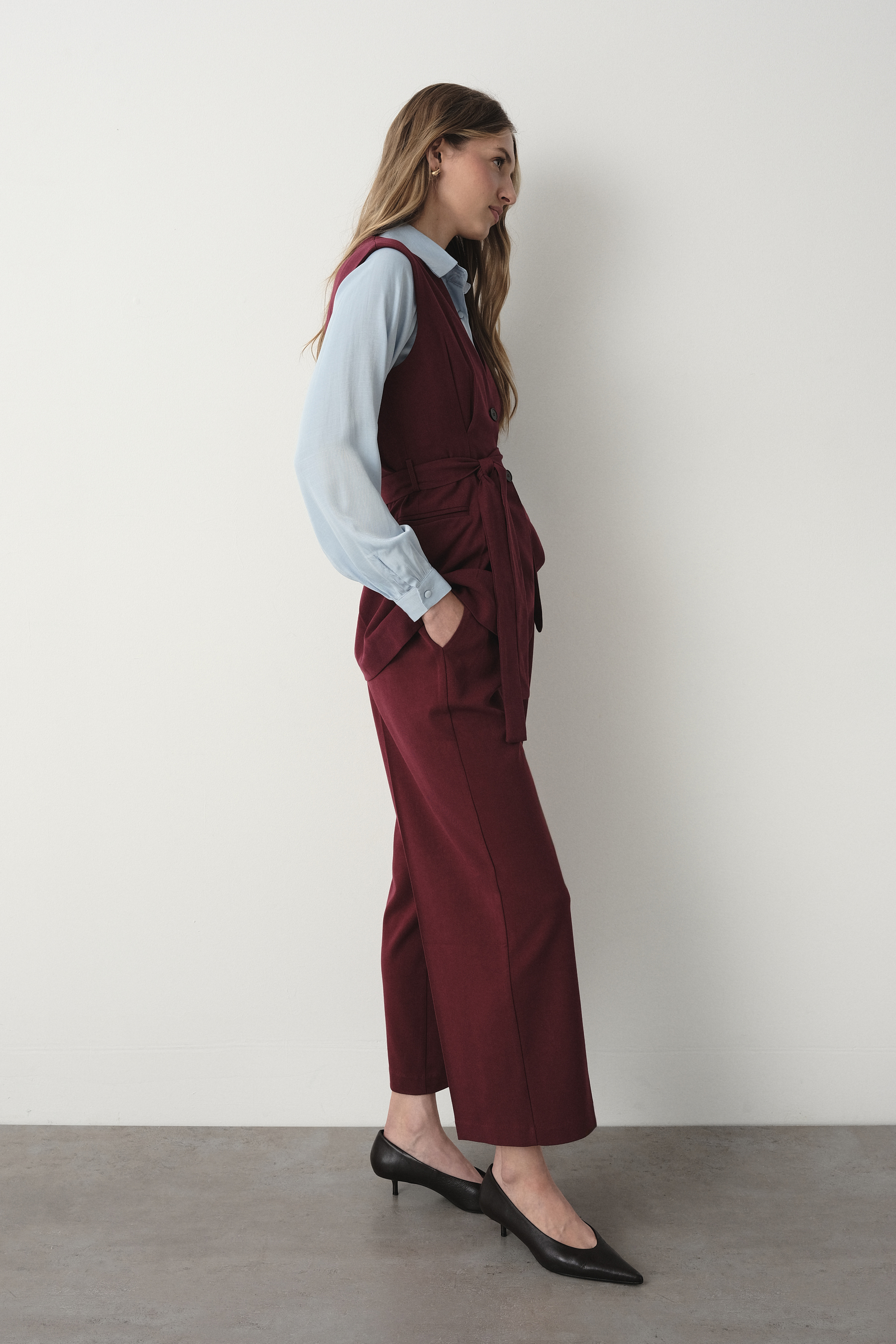 Bordowe spodnie typu wide leg
