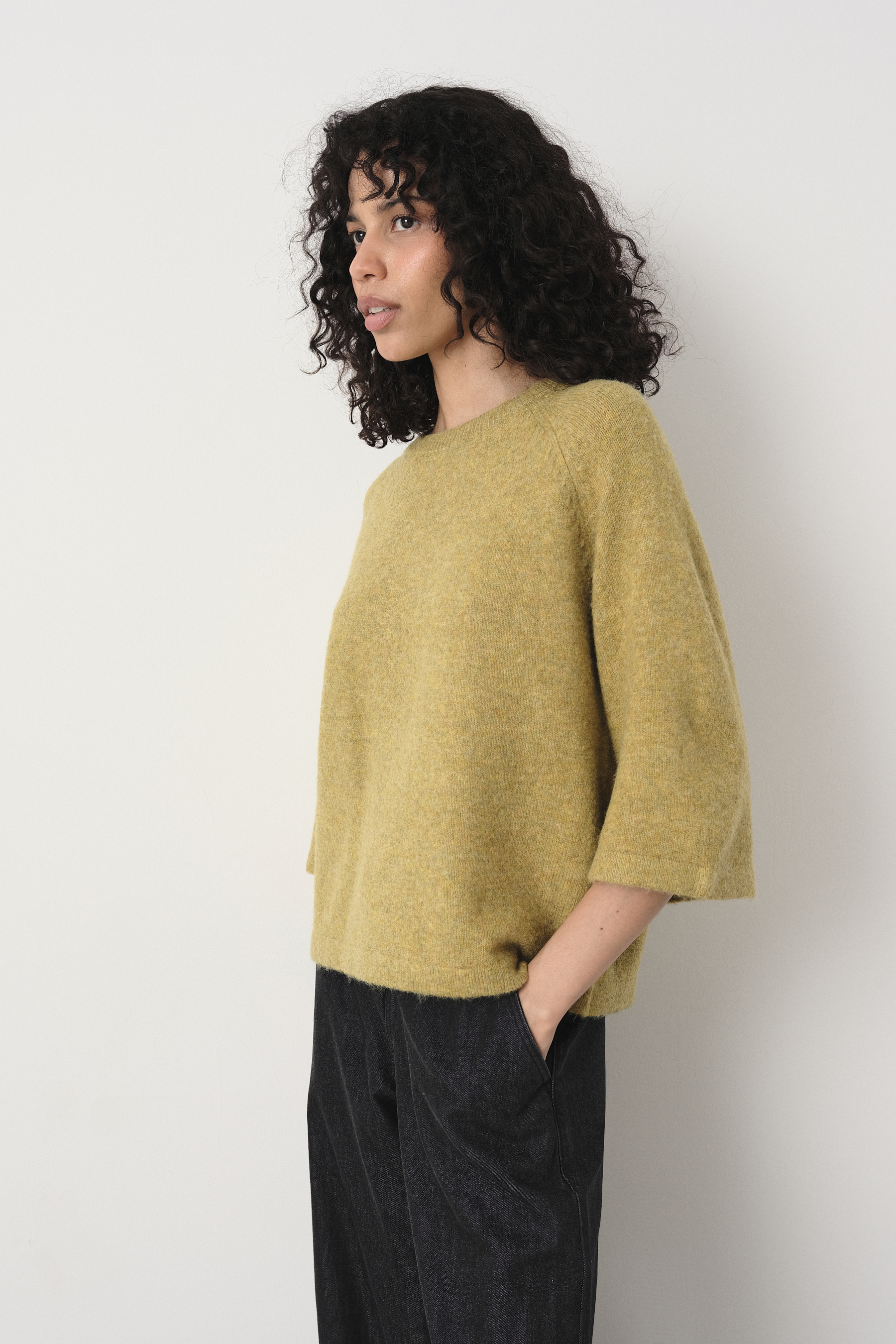 Oliwkowy sweter oversize