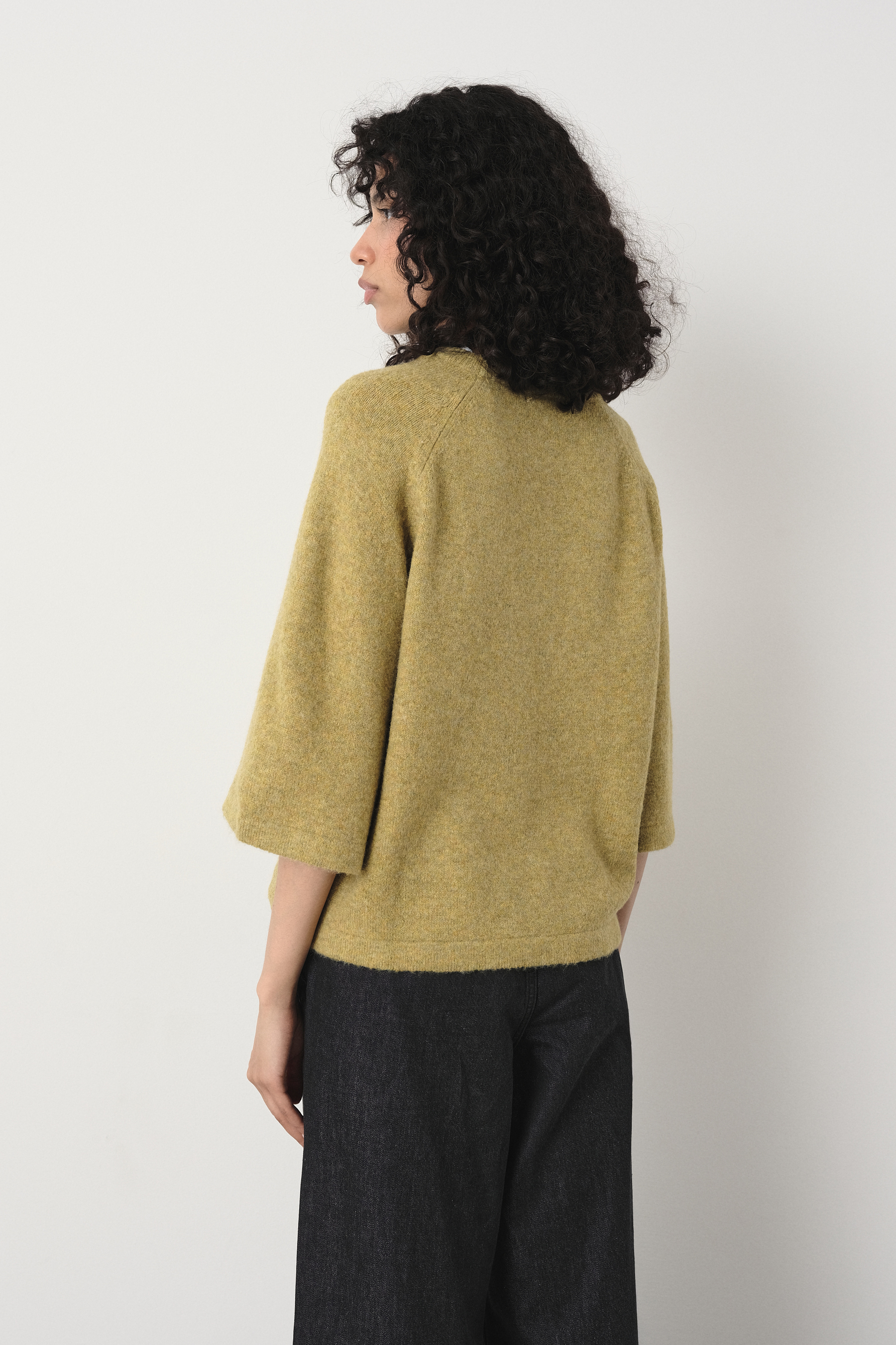 Oliwkowy sweter oversize