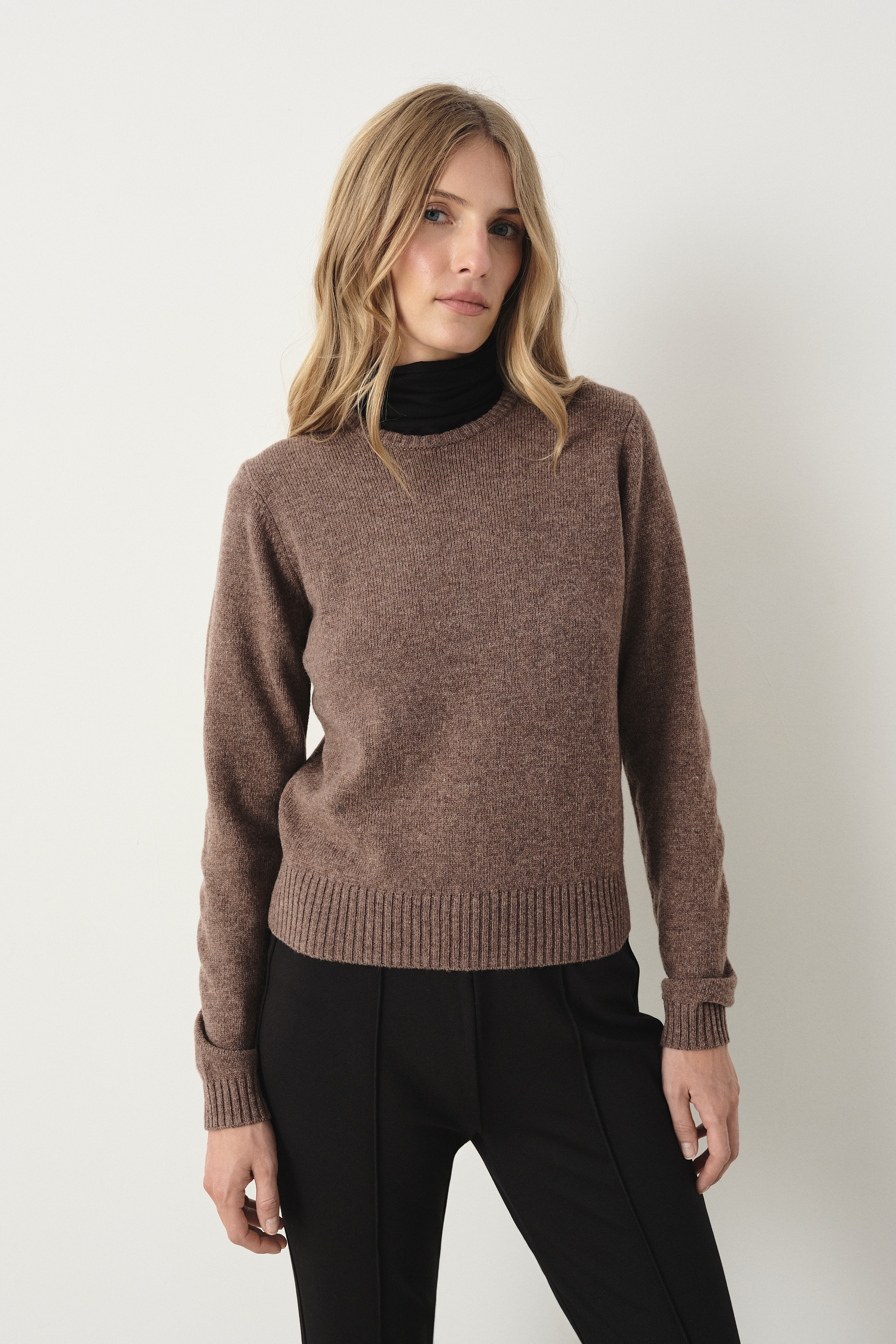 Jasnobrązowy sweter z wełny