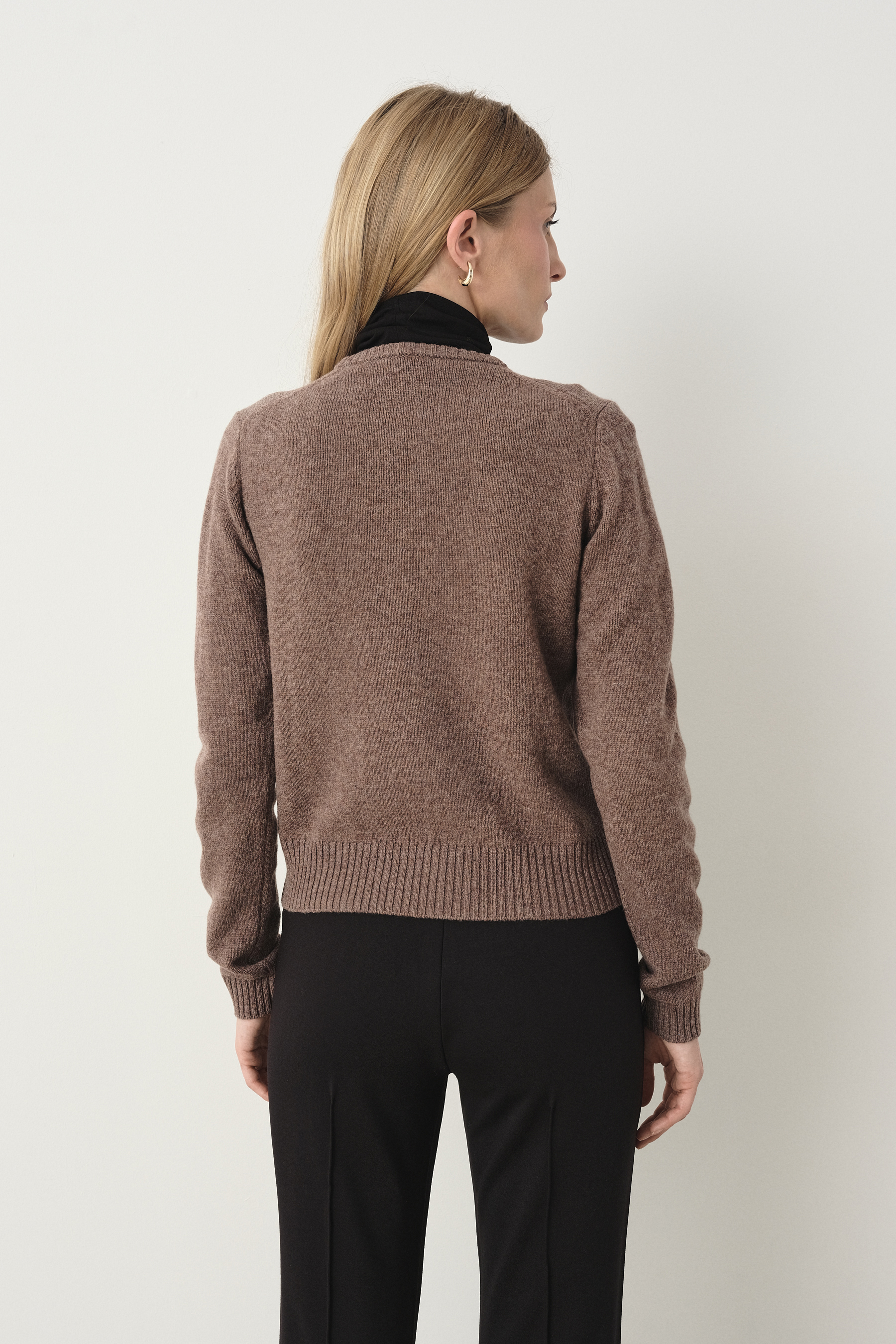 Jasnobrązowy sweter z wełny