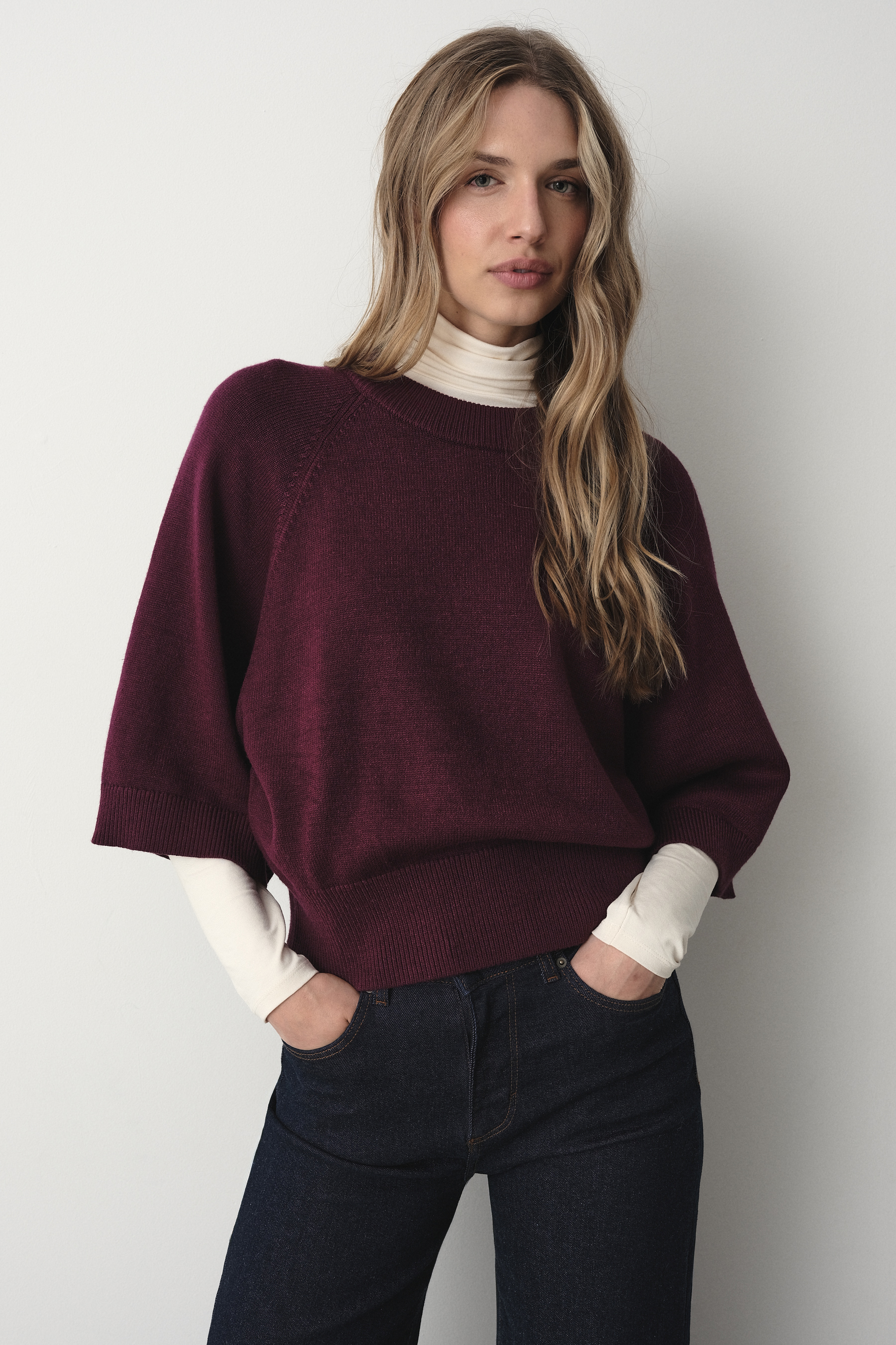 Bordowy sweter oversize