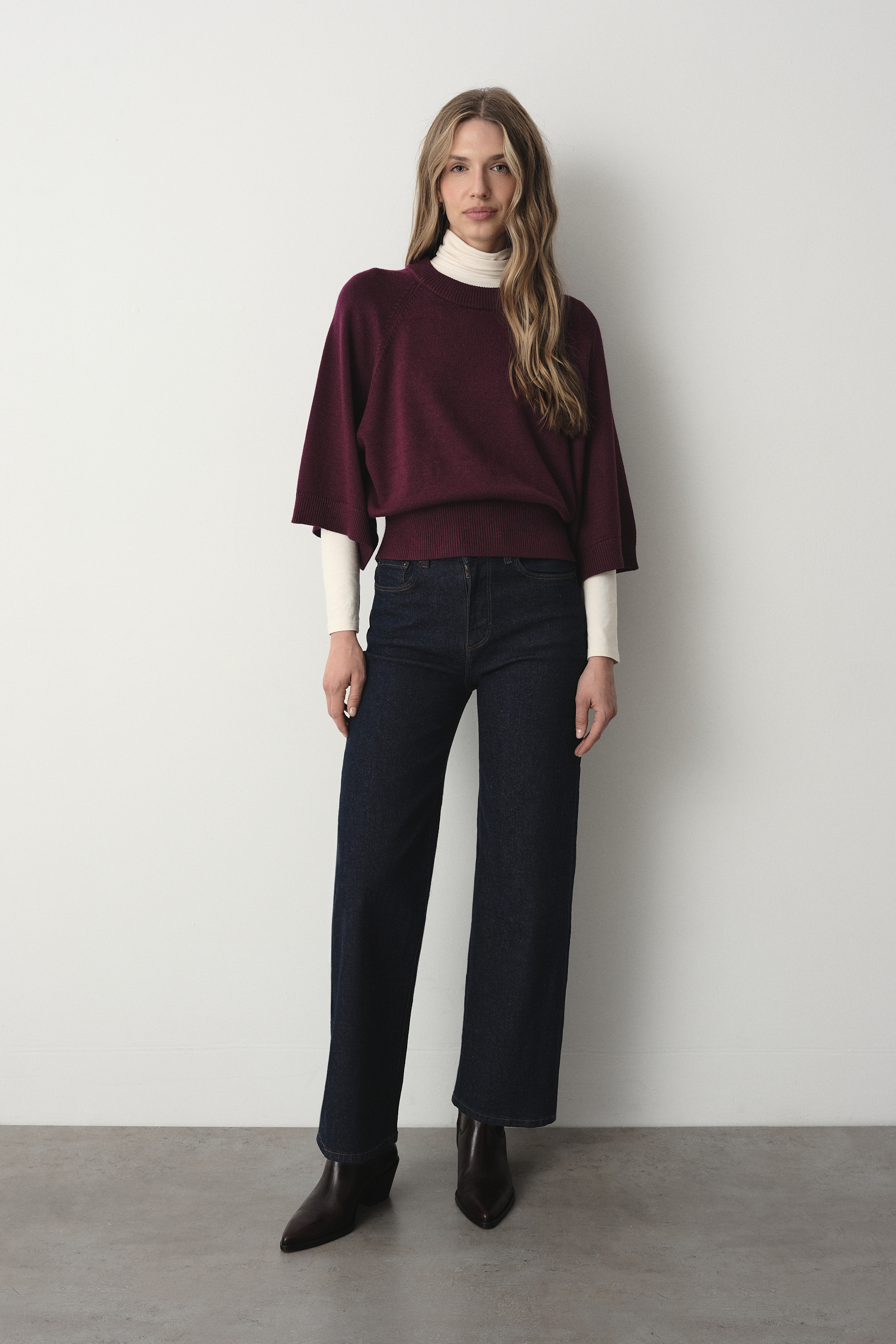 Bordowy sweter oversize