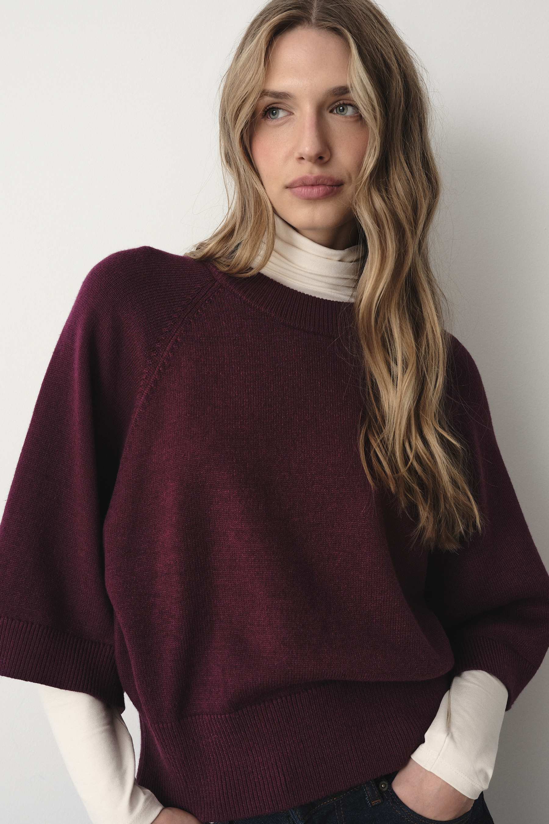 Bordowy sweter oversize