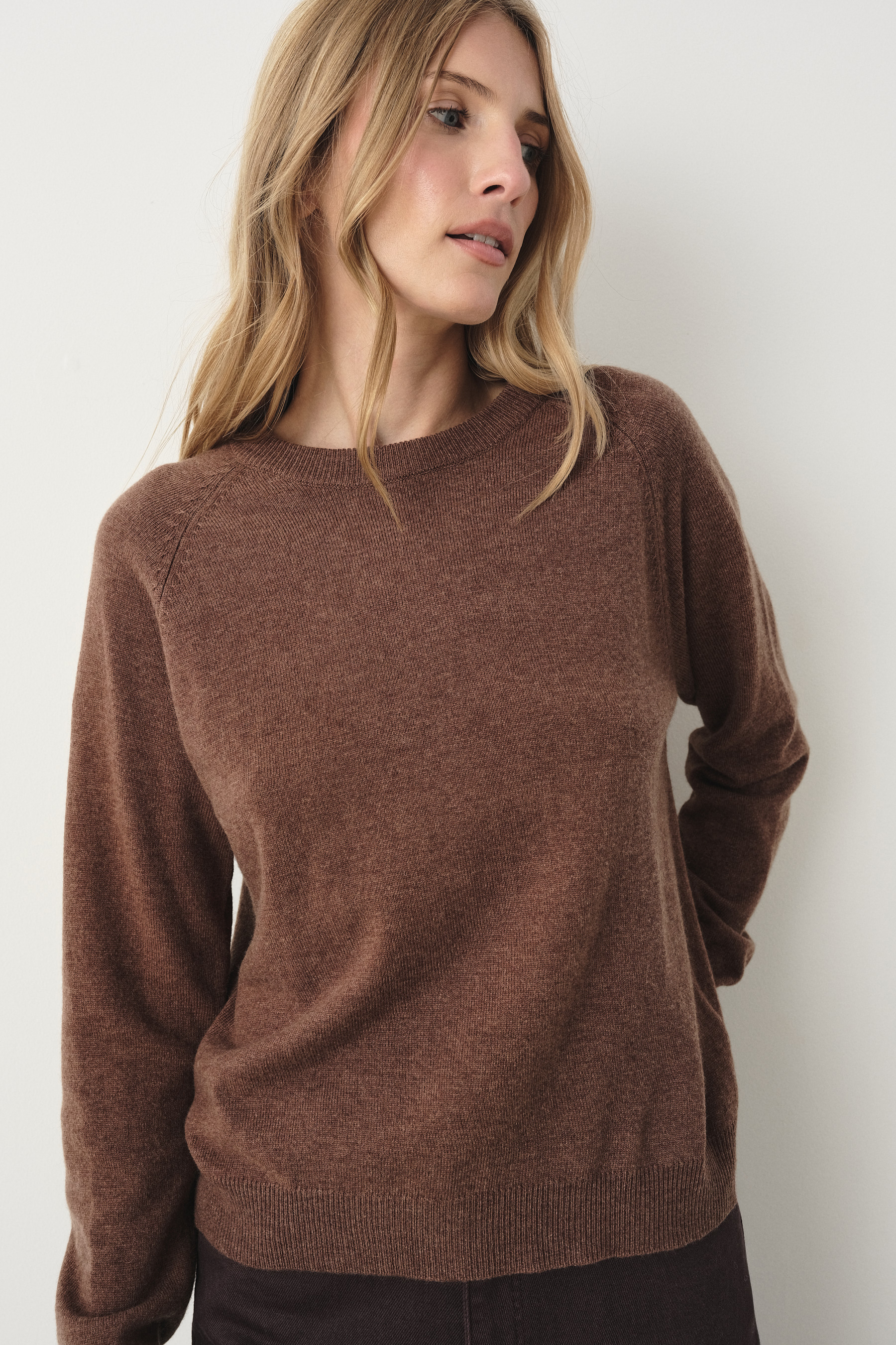 Uniwersalny brązowy sweter