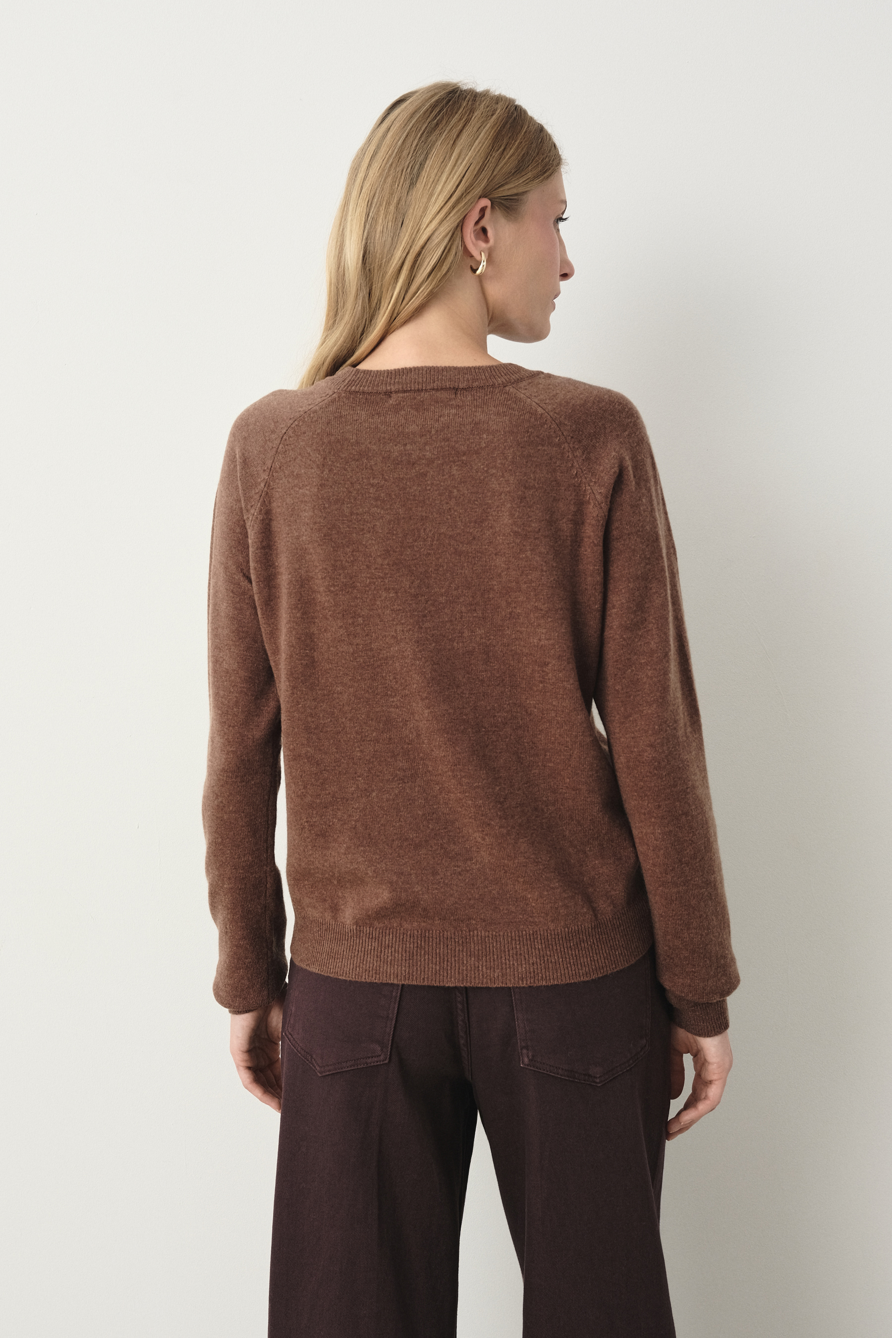 Uniwersalny brązowy sweter