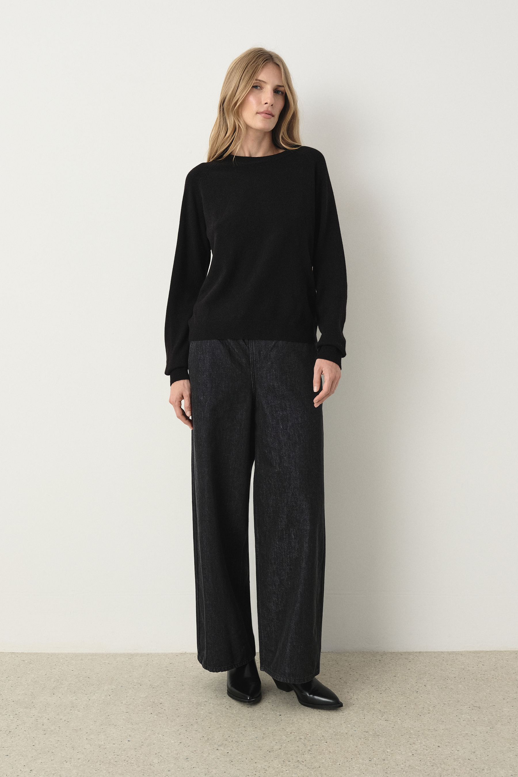 Czarny basicowy sweter