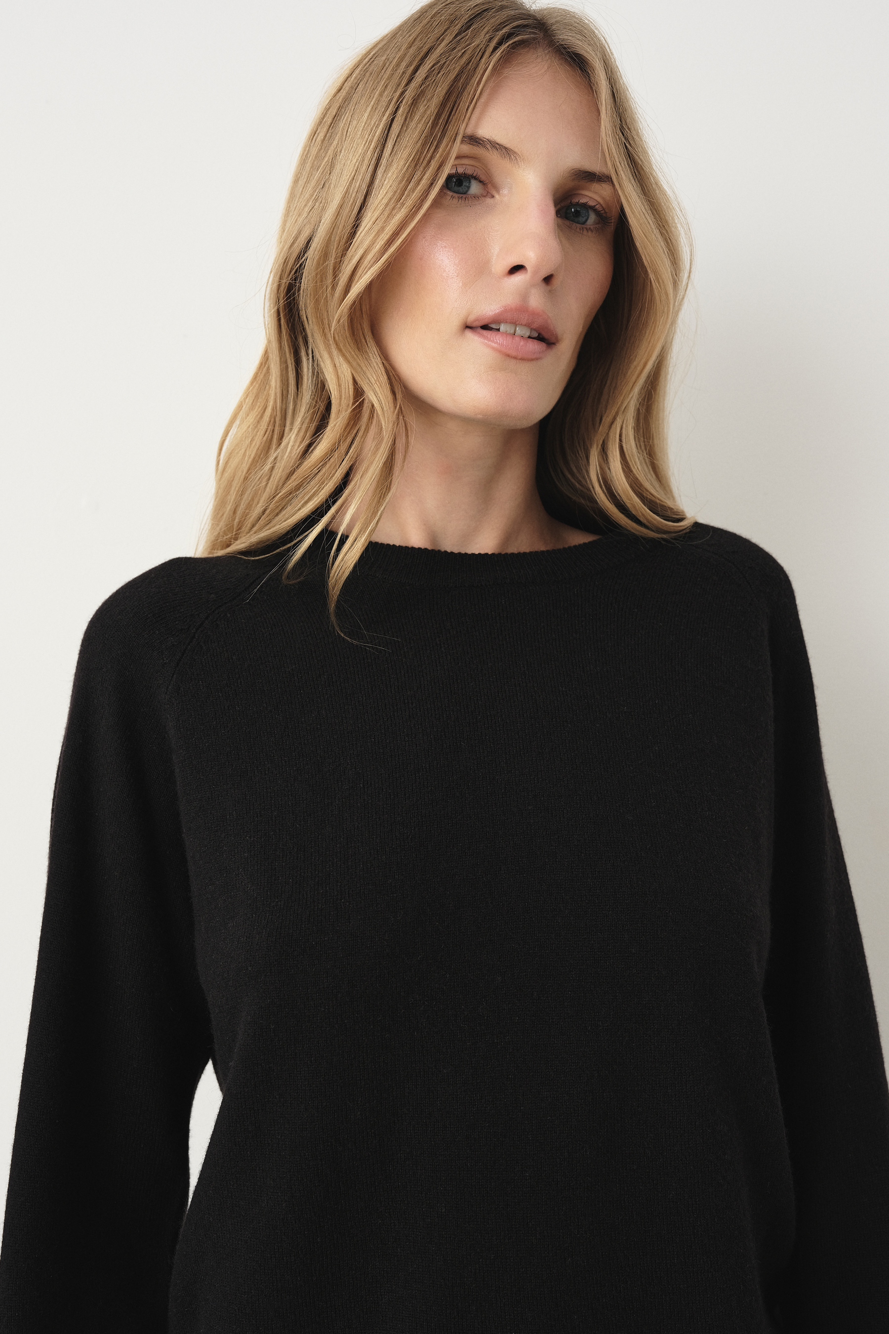 Czarny basicowy sweter