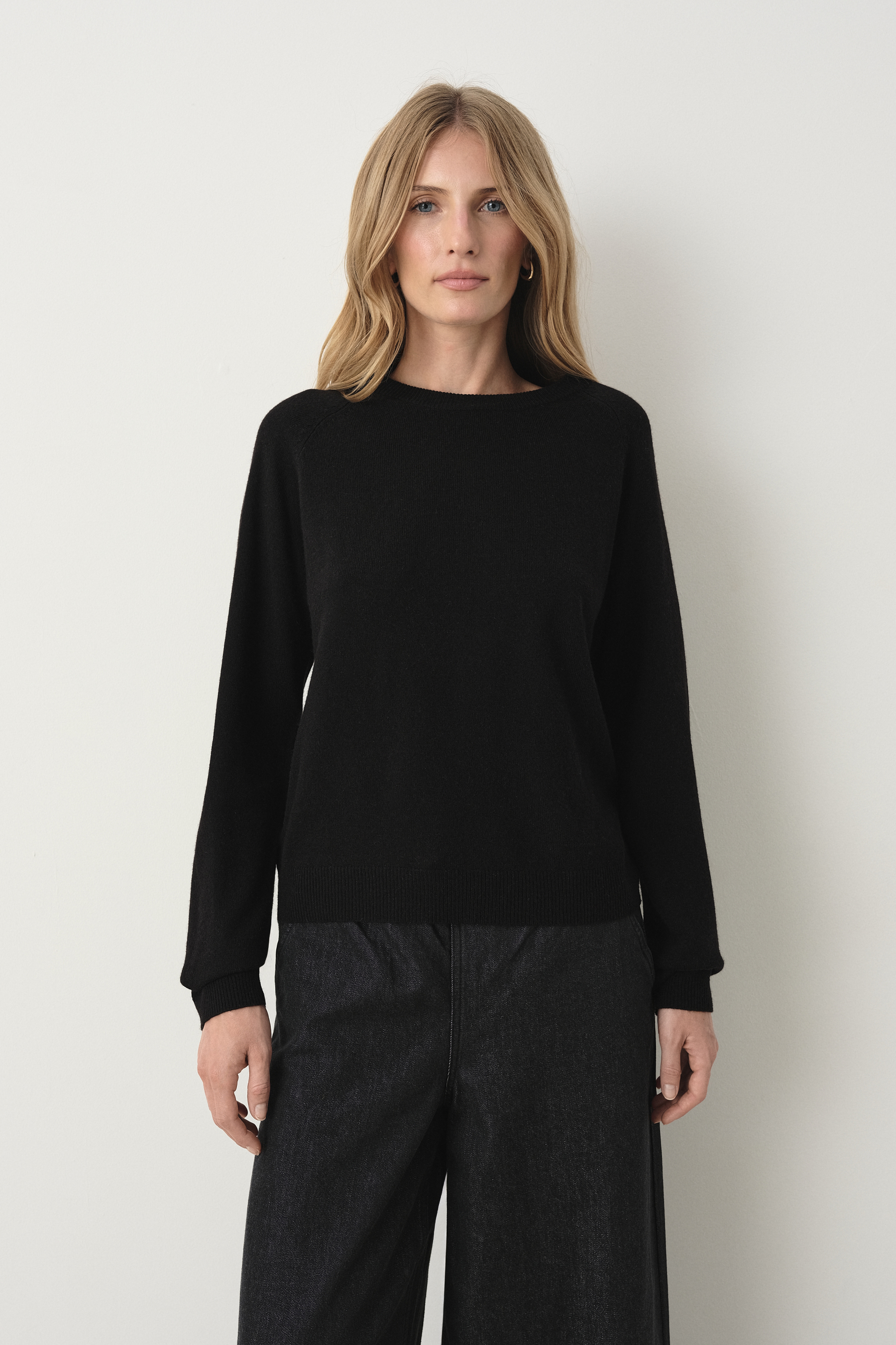 Czarny basicowy sweter