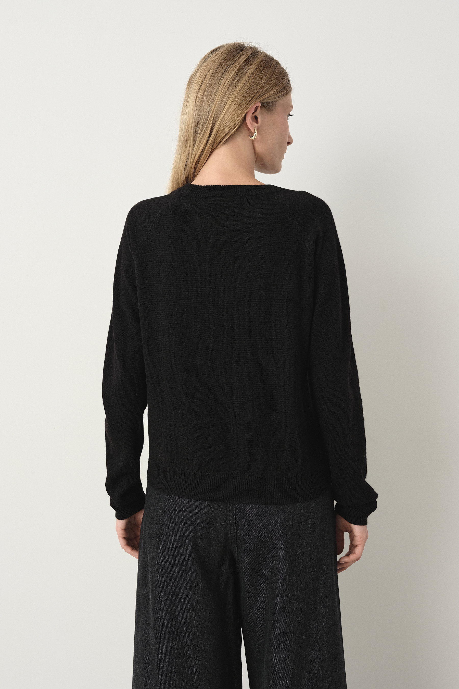 Czarny basicowy sweter