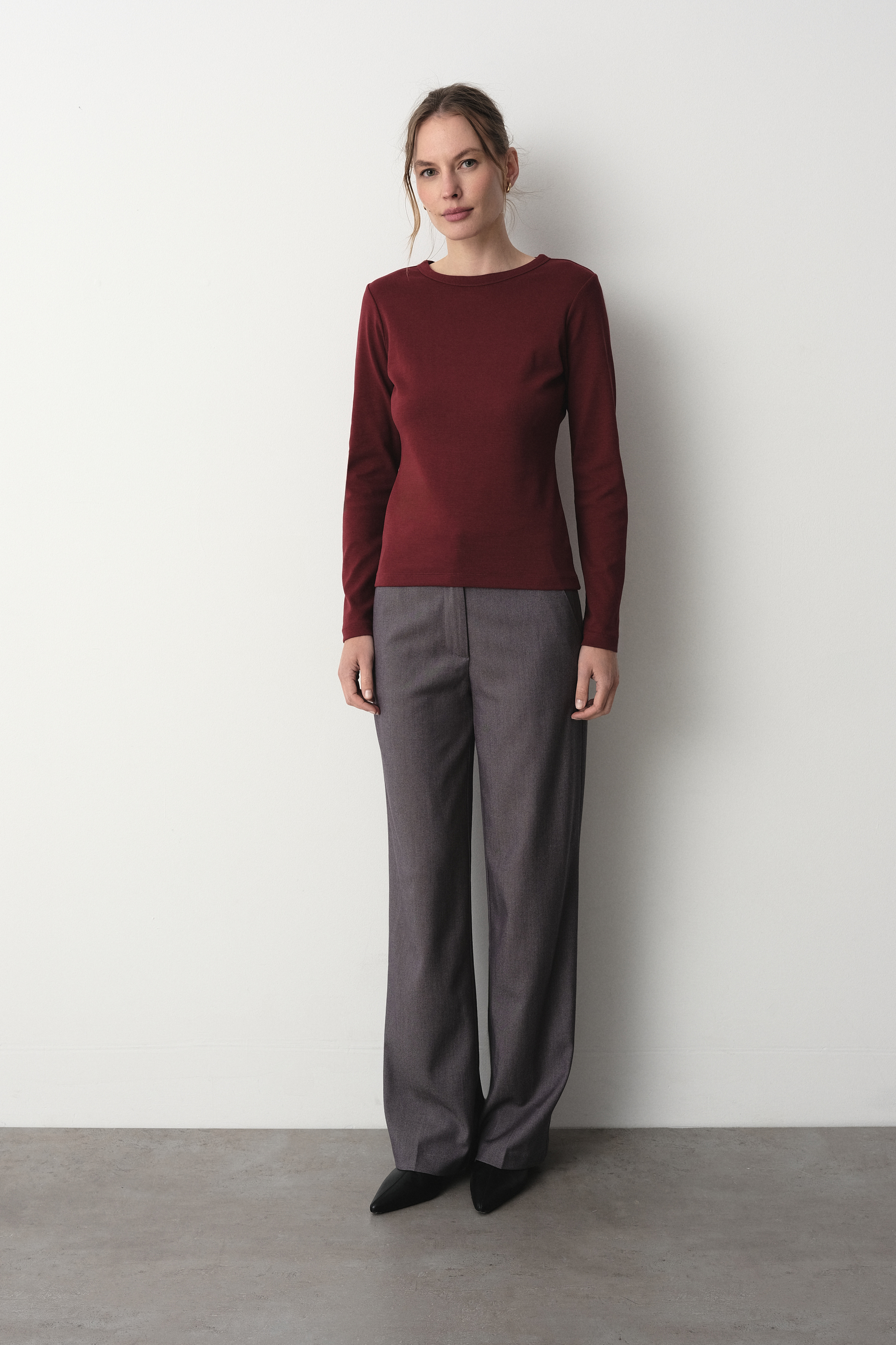 Bordowy longsleeve w stylu basic
