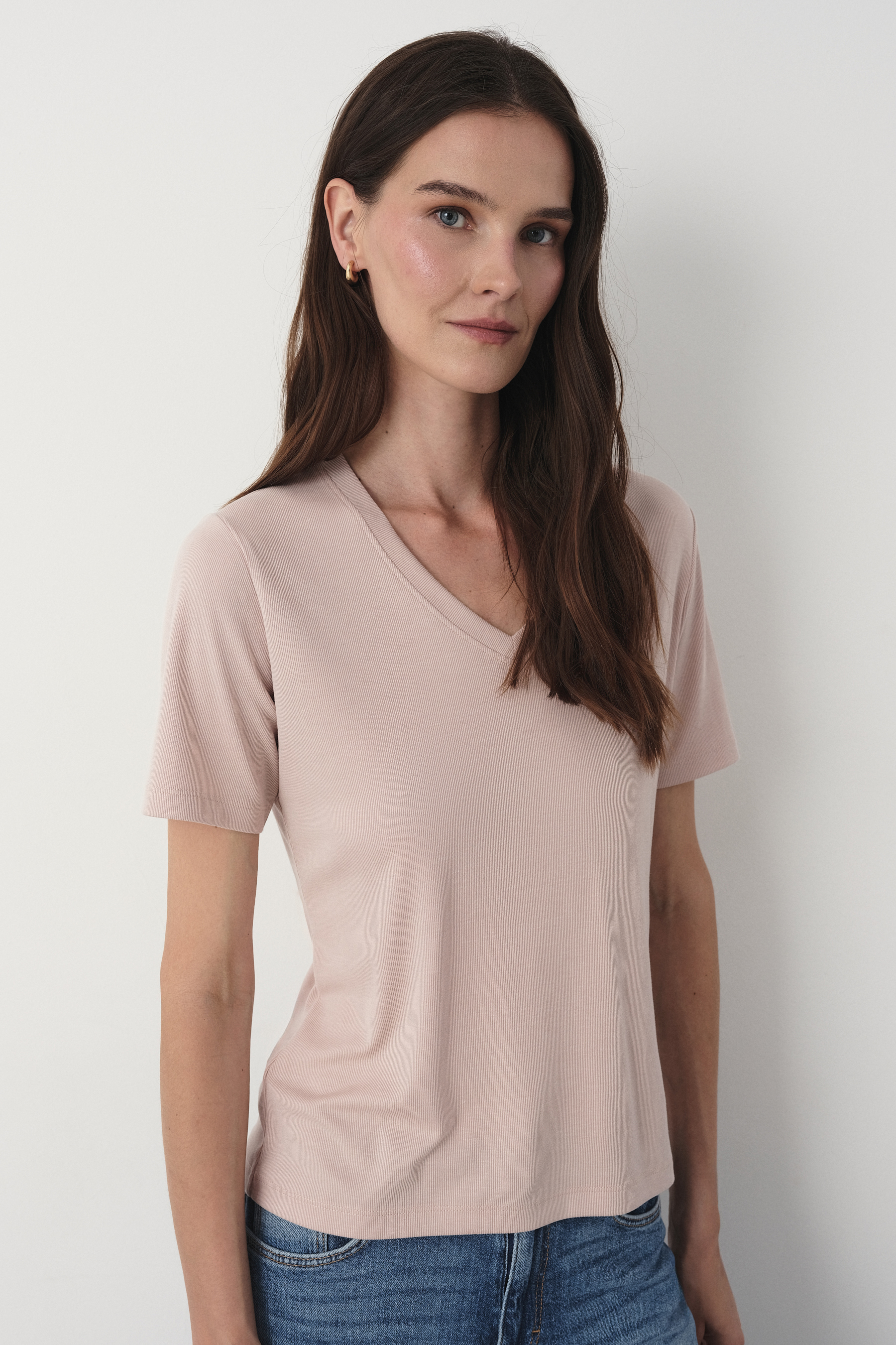 Różowy t-shirt z dekoltem w V