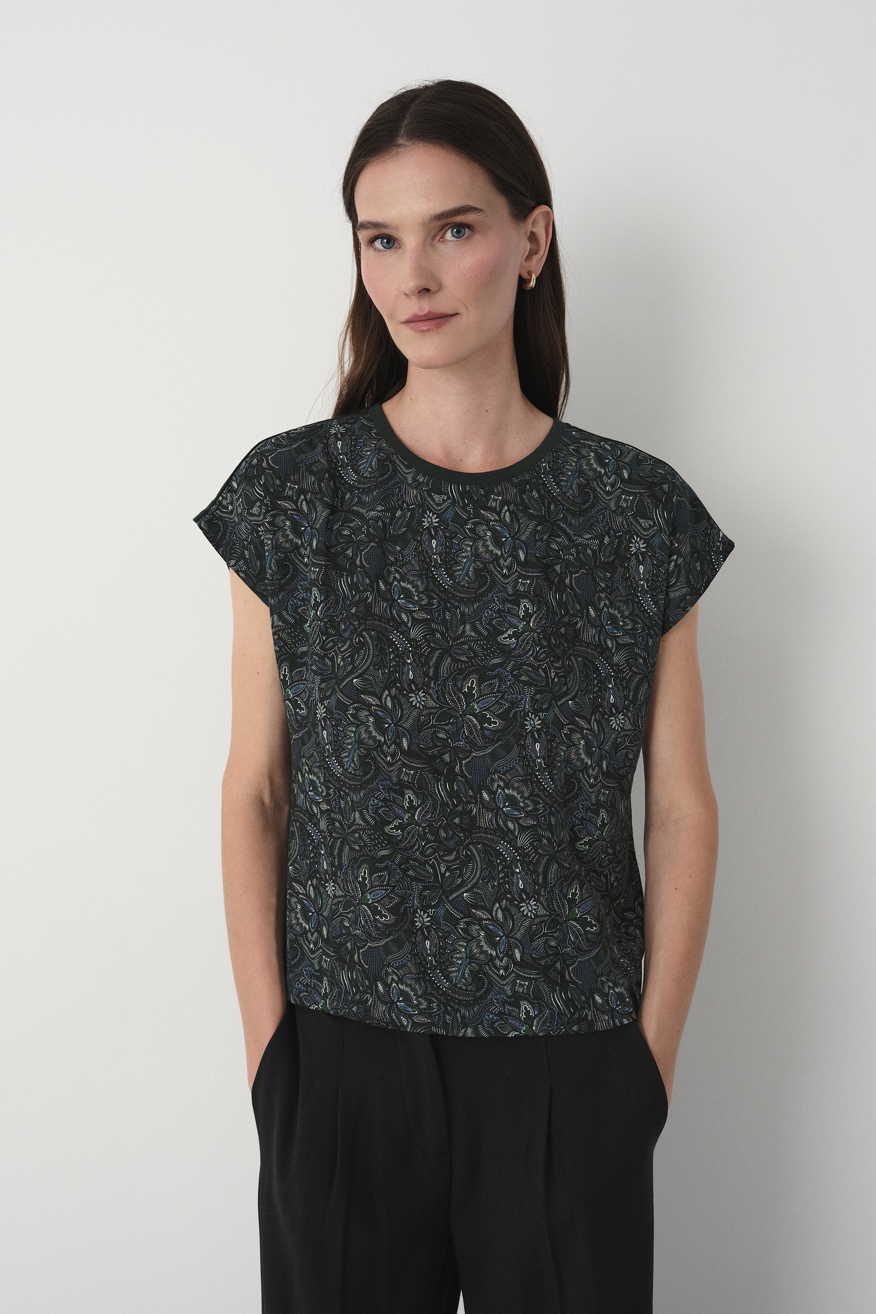 Luźny top z nadrukiem paisley