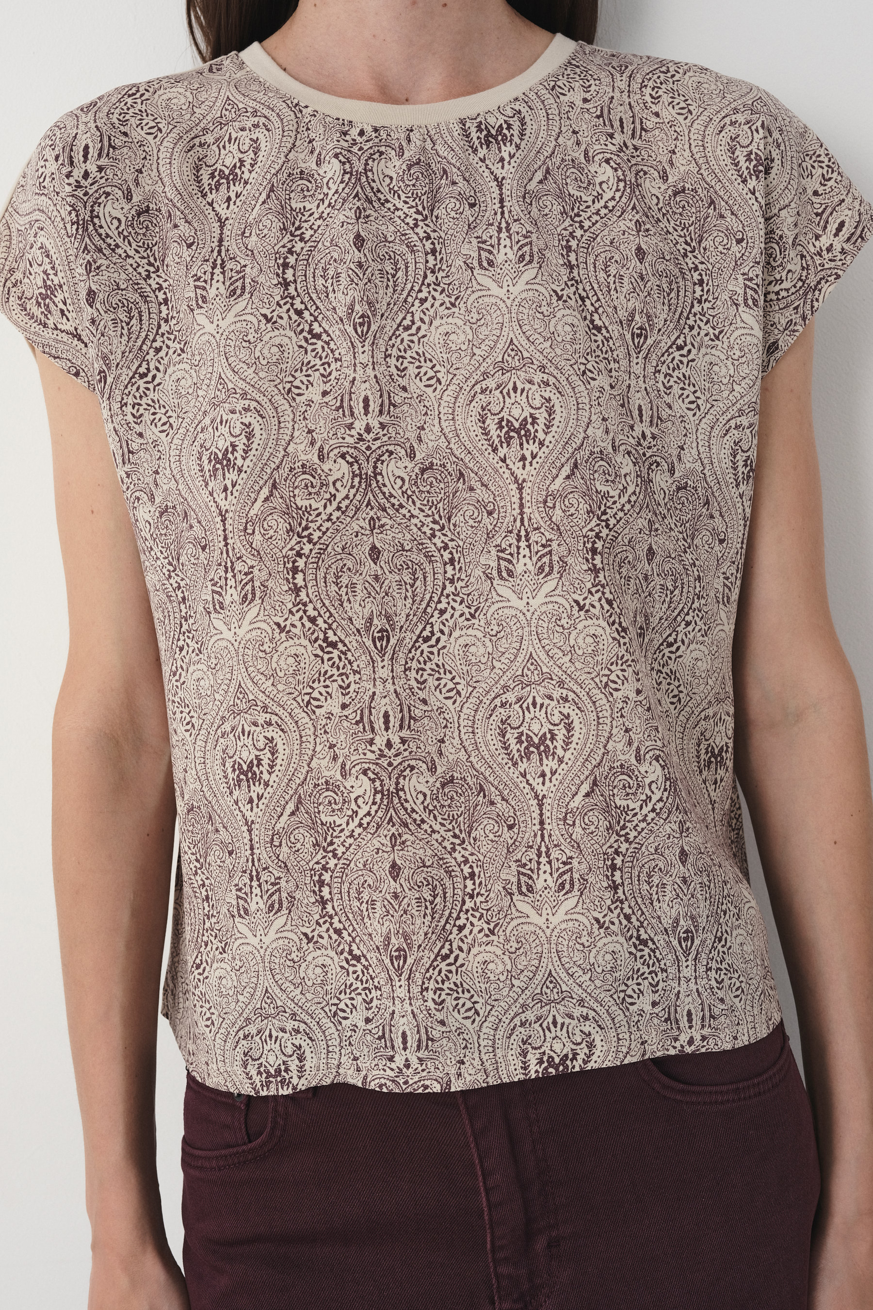 Top z nadrukiem typu paisley