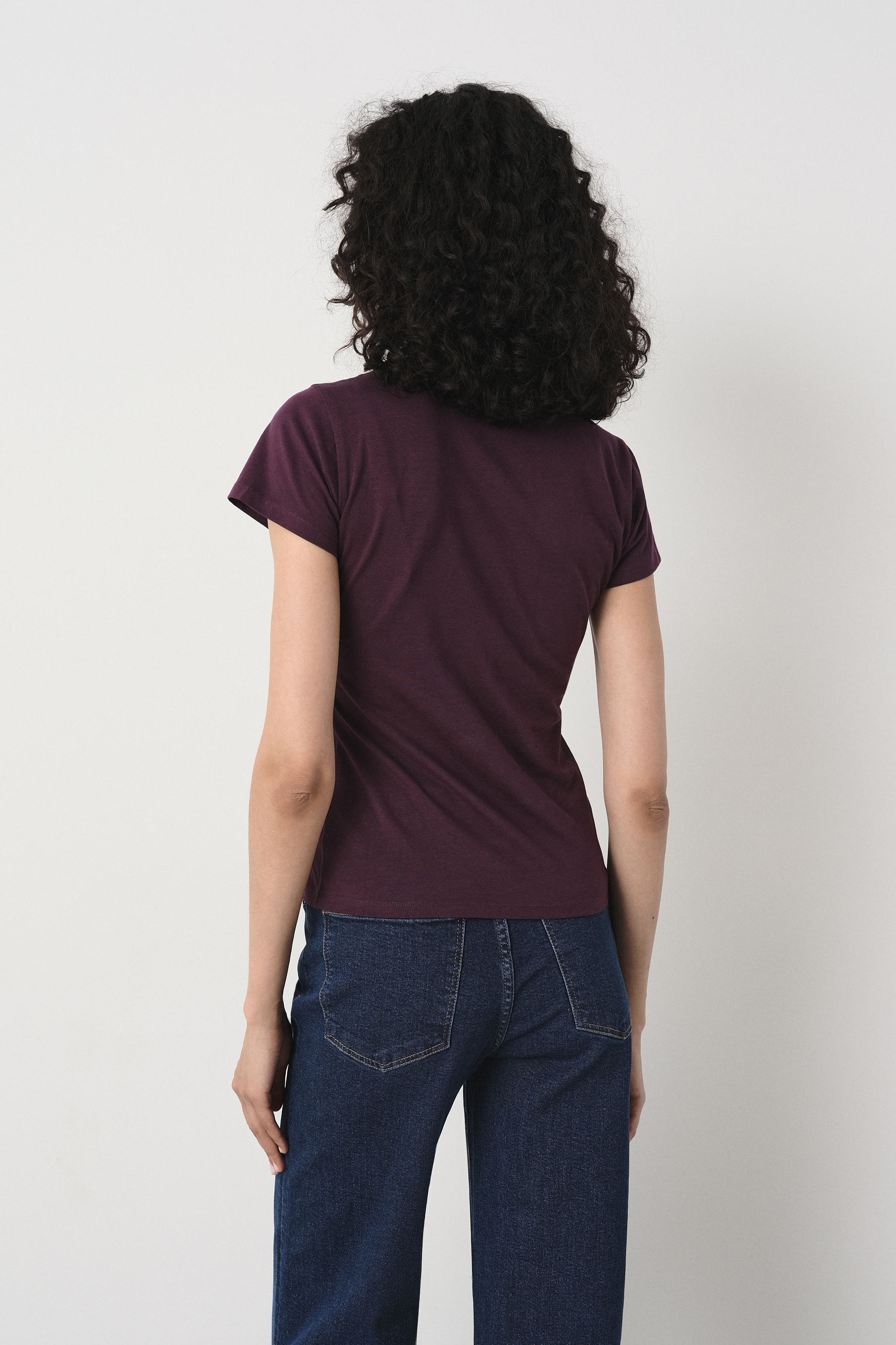 Basicowy t-shirt w ciemnofioletowym kolorze