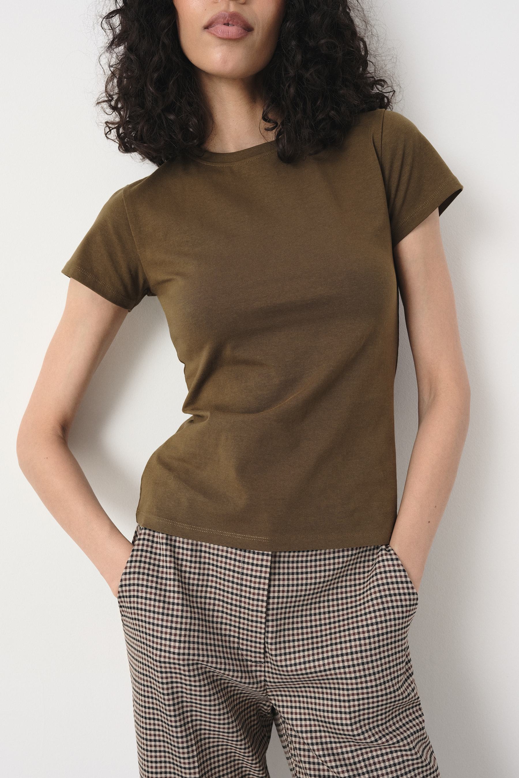 Basicowy t-shirt w oliwkowym kolorze